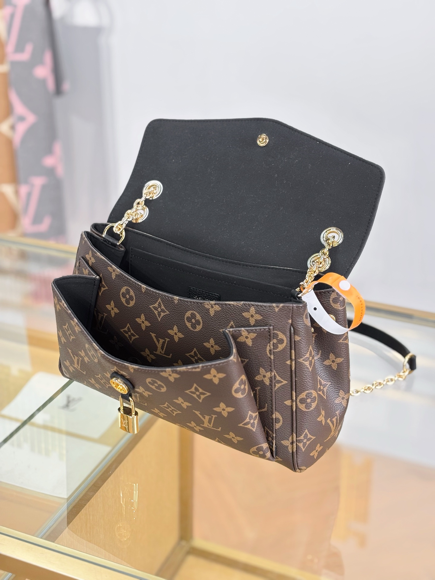 Louis Vuitton Basic Bag Black M-s