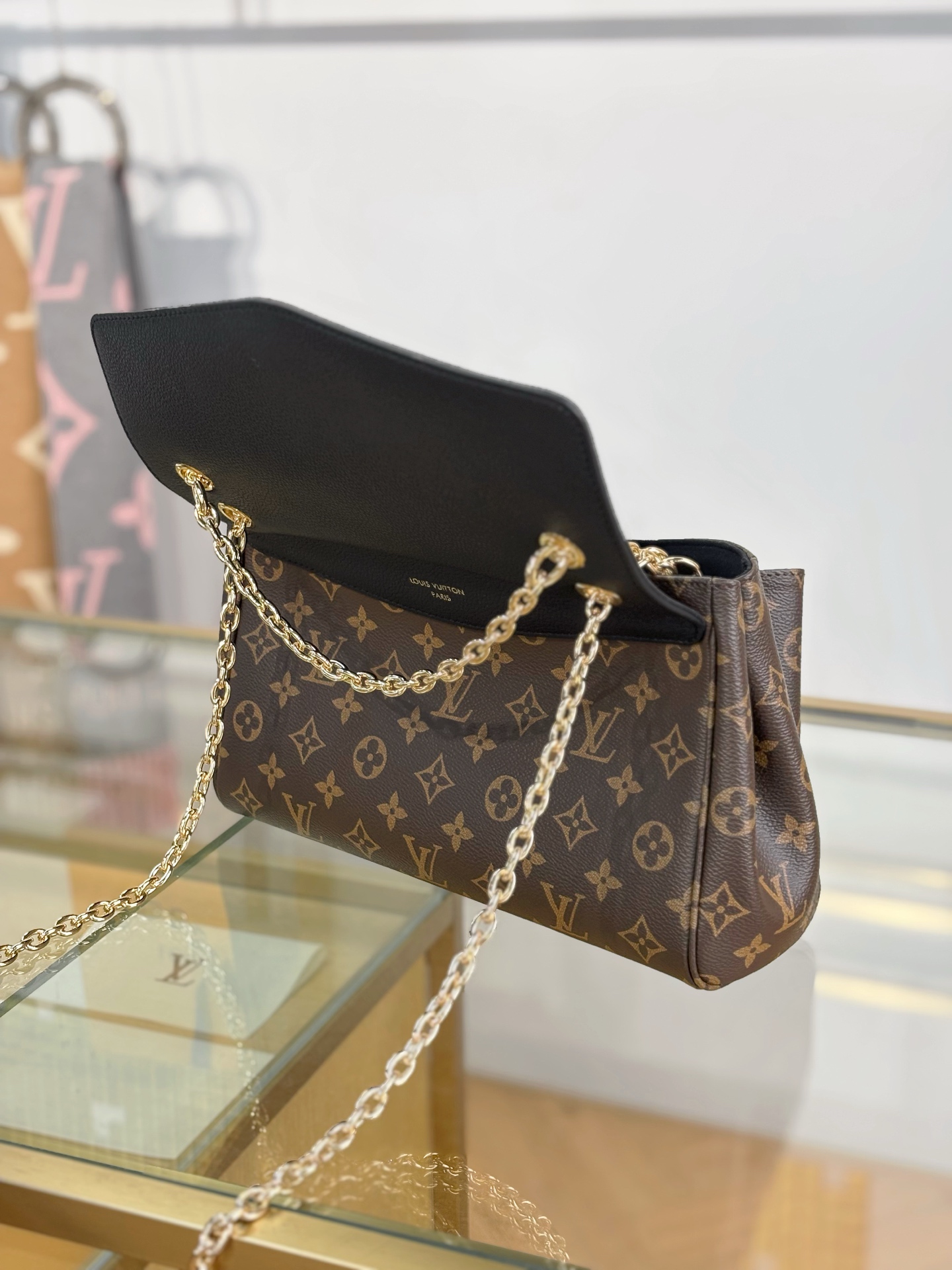 Louis Vuitton Basic Bag Black M-s