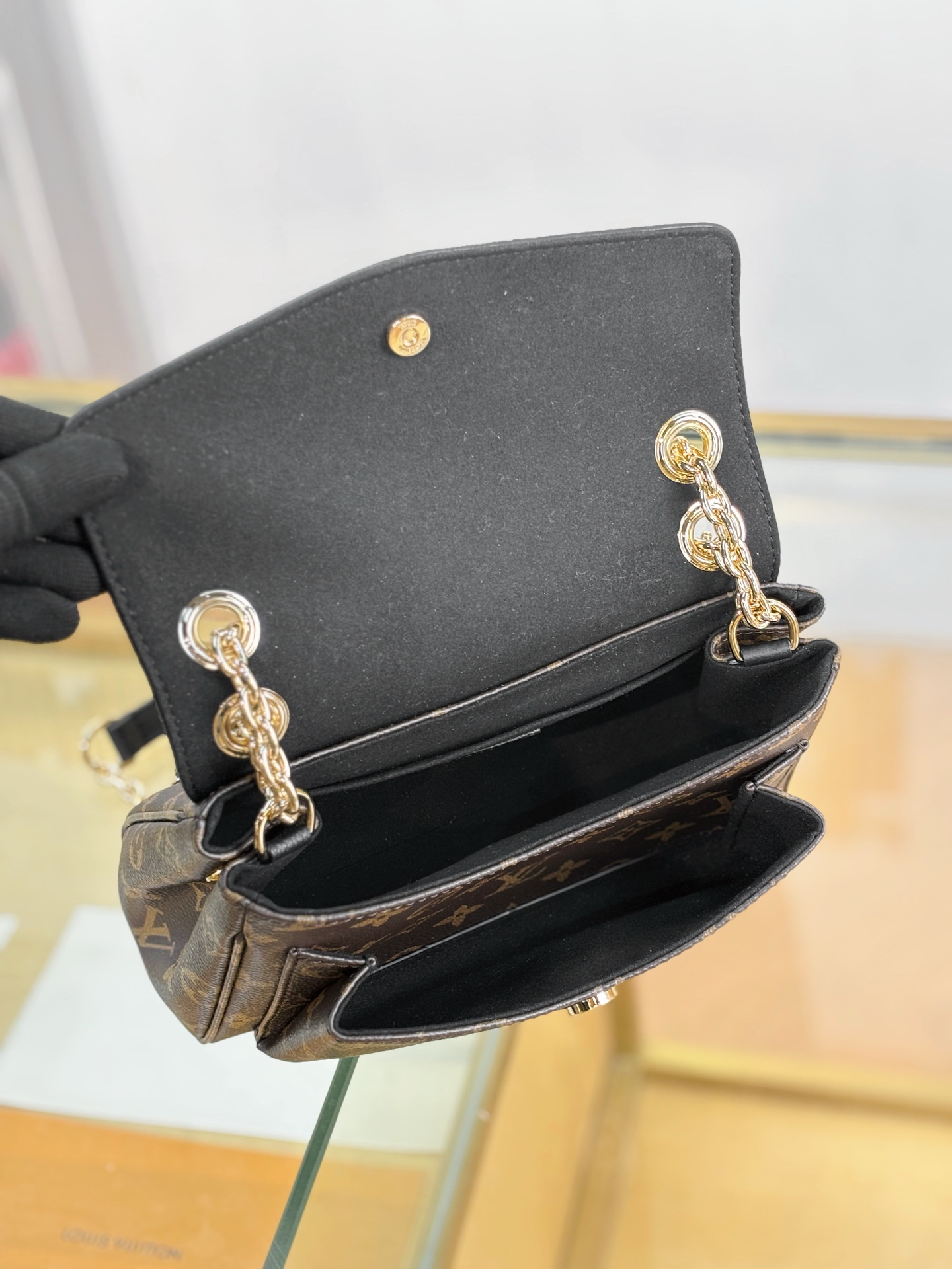 Louis Vuitton Basic Bag Black M-s