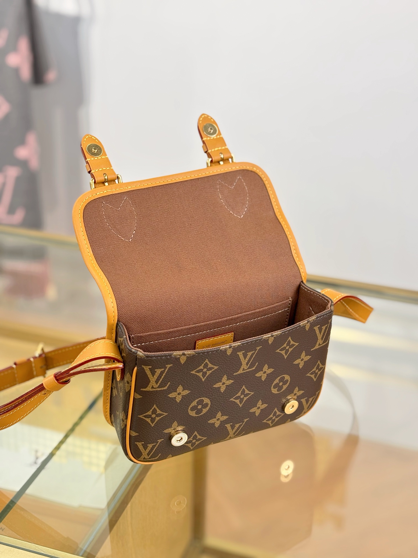 Louis Vuitton Basic Bag M-l-s