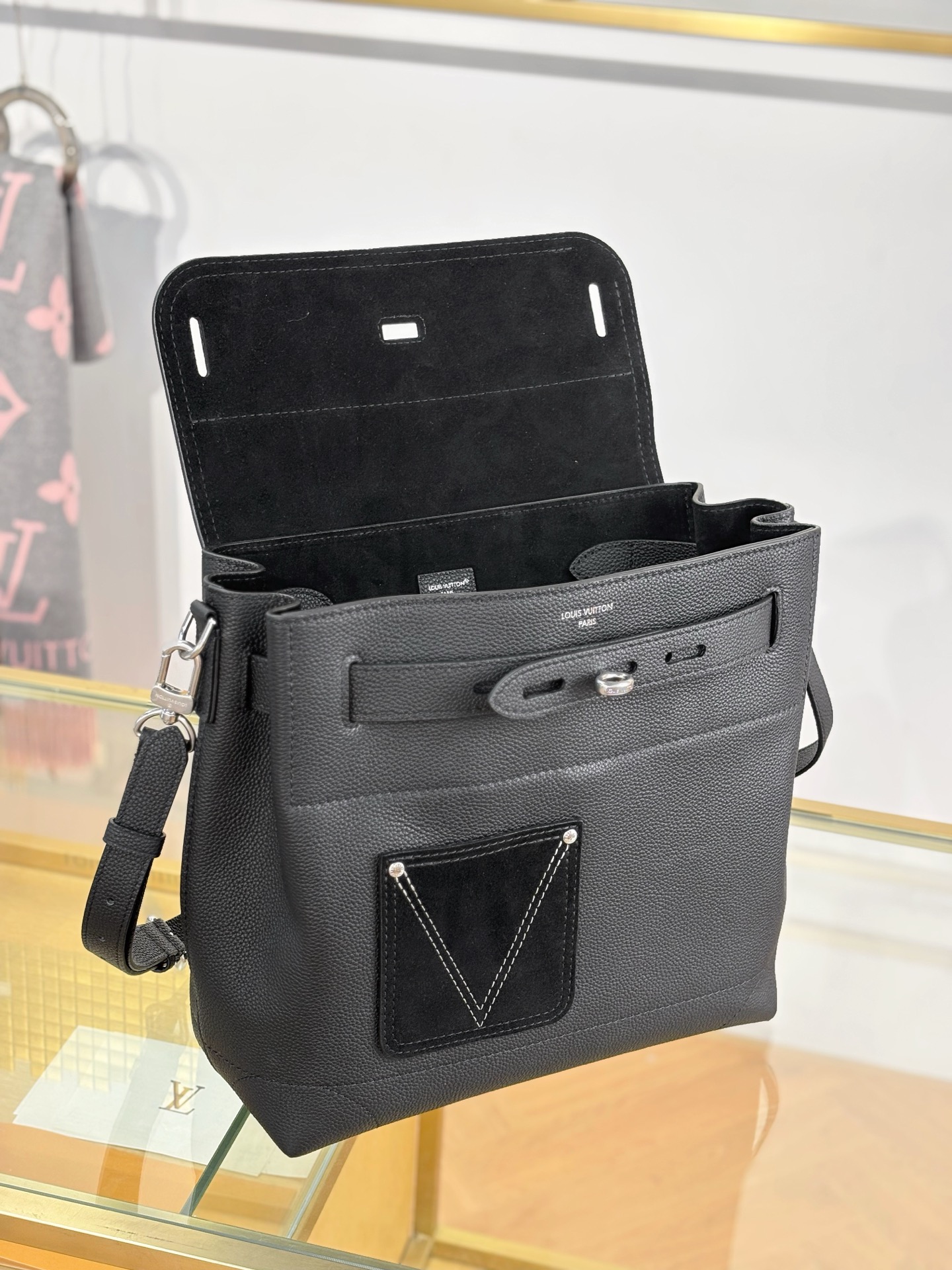 Louis Vuitton Basic Bag Black M-s-14cm