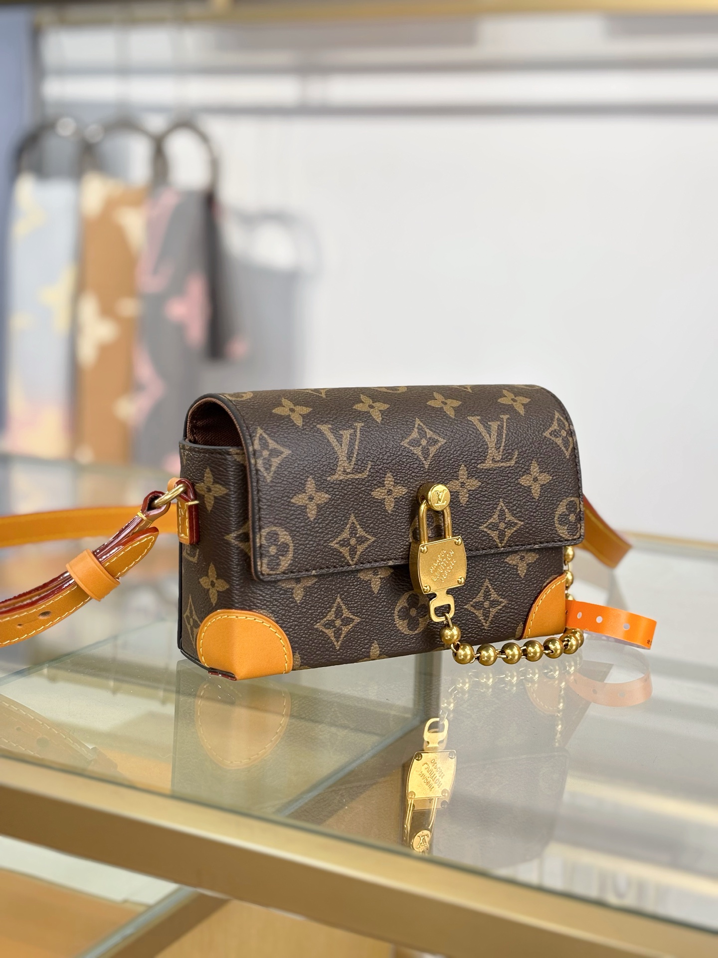 Louis Vuitton Basic Bag M-s