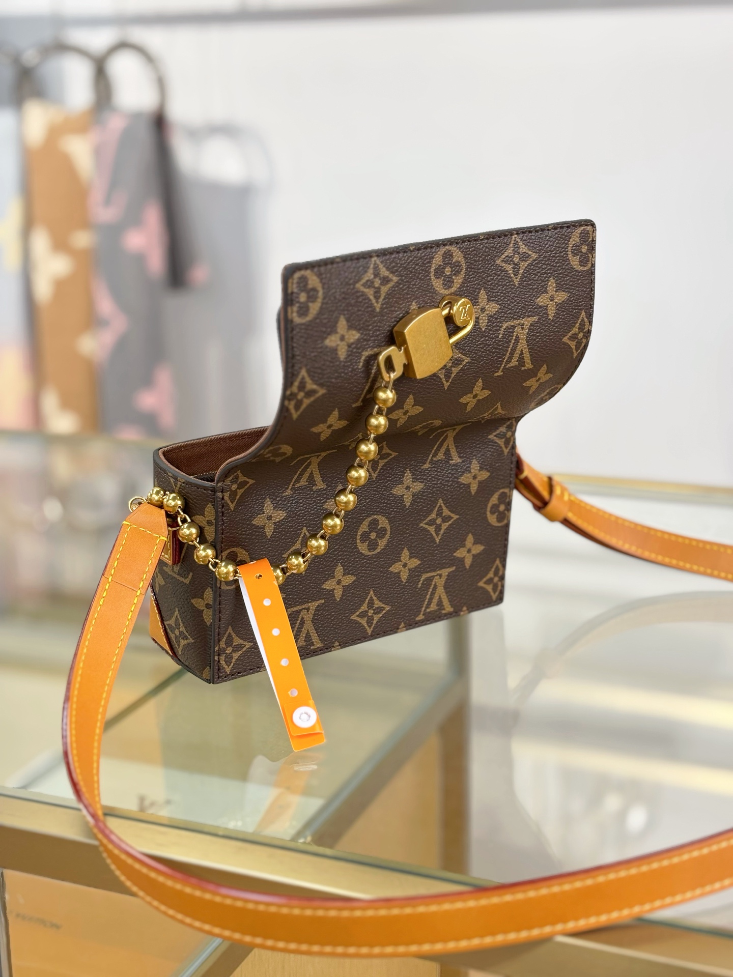 Louis Vuitton Basic Bag M-s