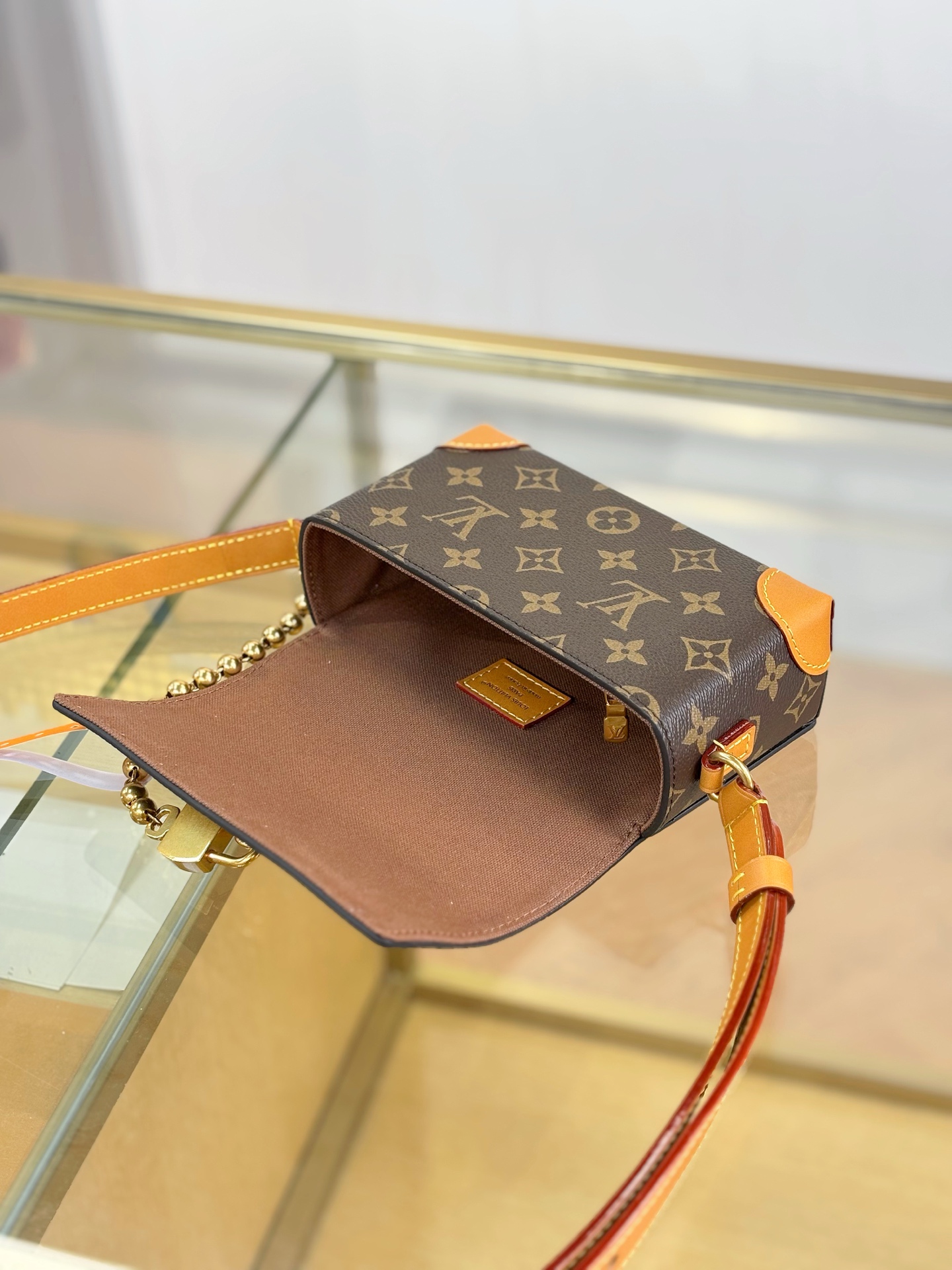 Louis Vuitton Basic Bag M-s