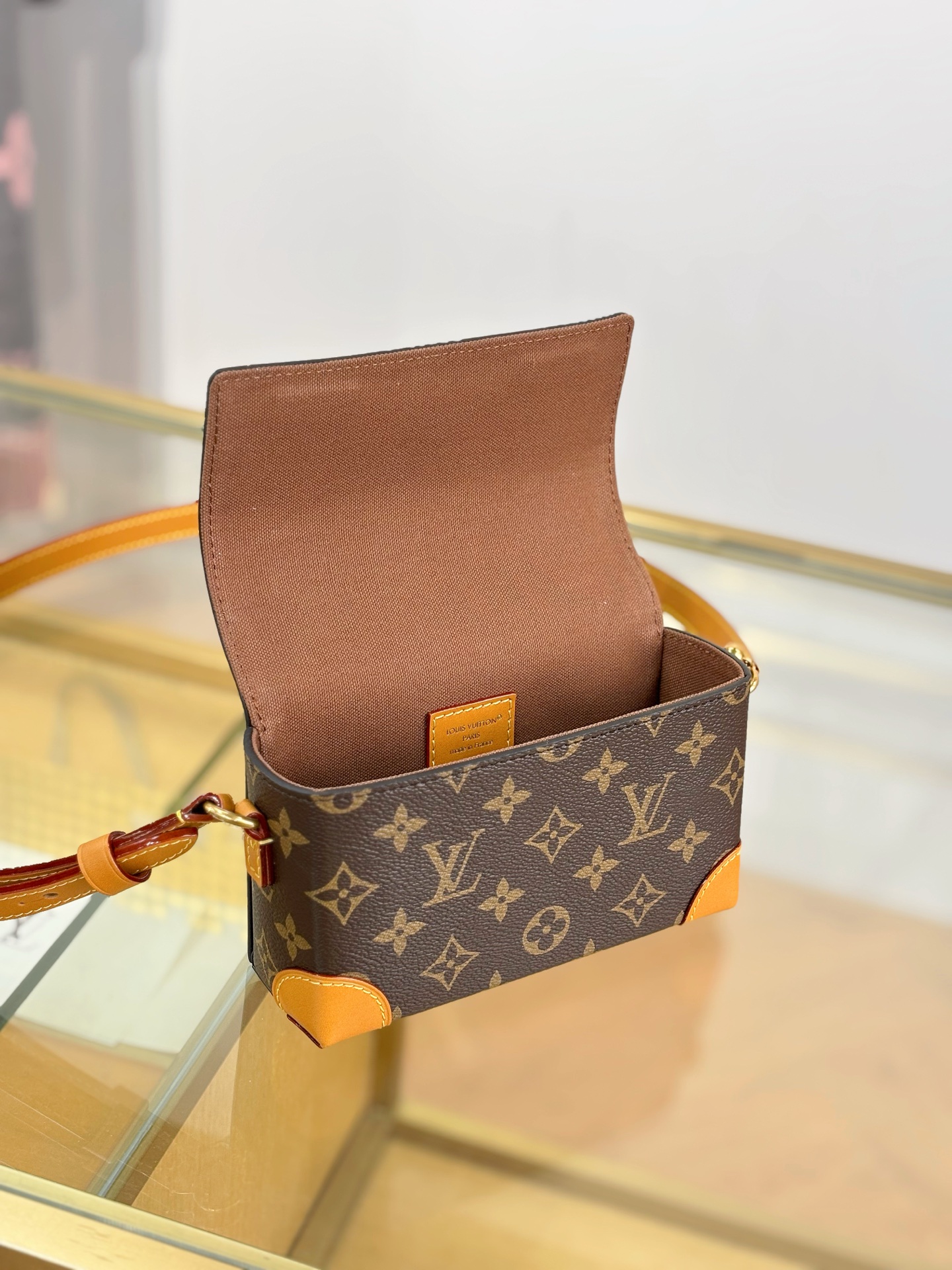 Louis Vuitton Basic Bag M-s