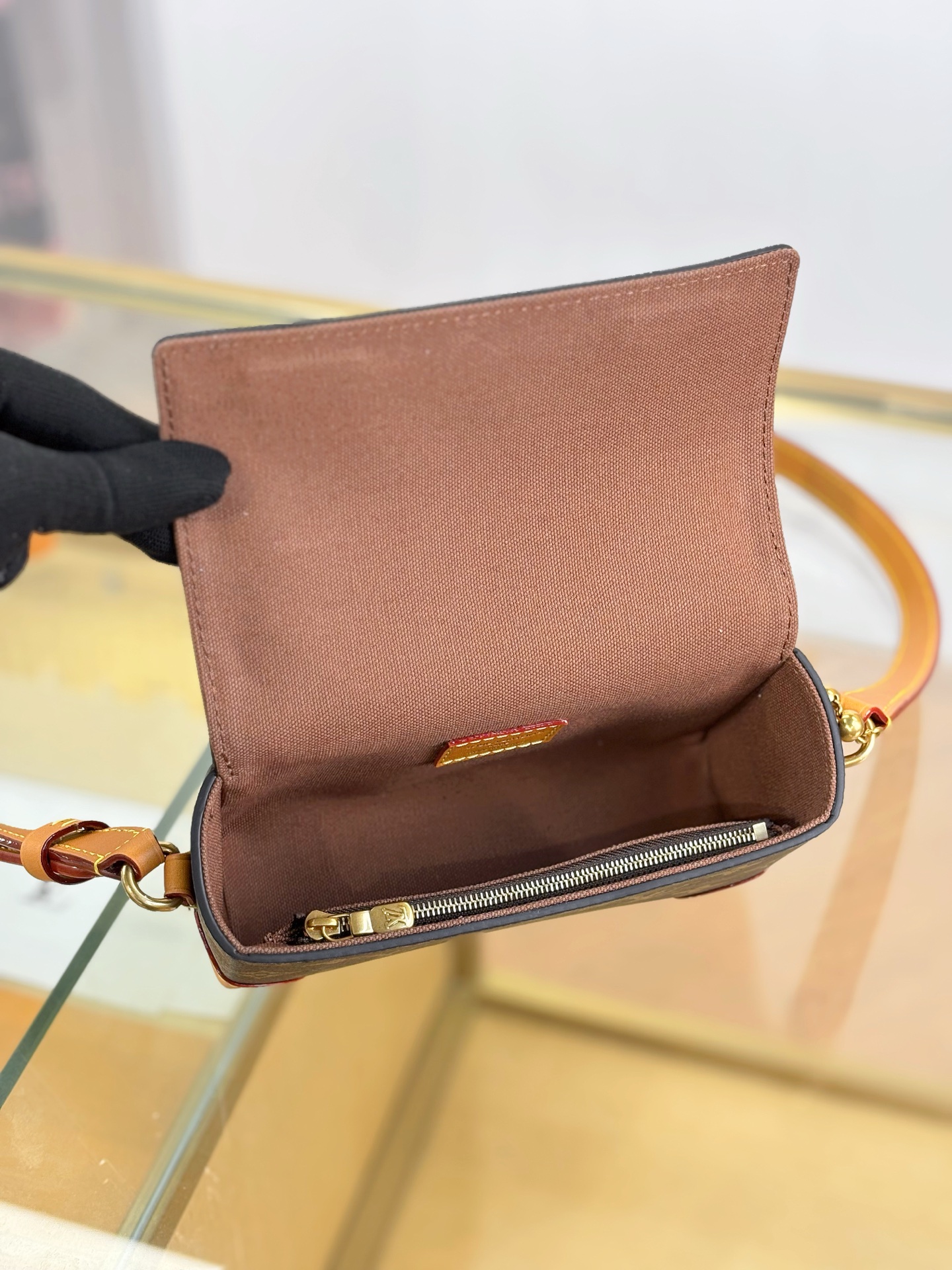 Louis Vuitton Basic Bag M-s