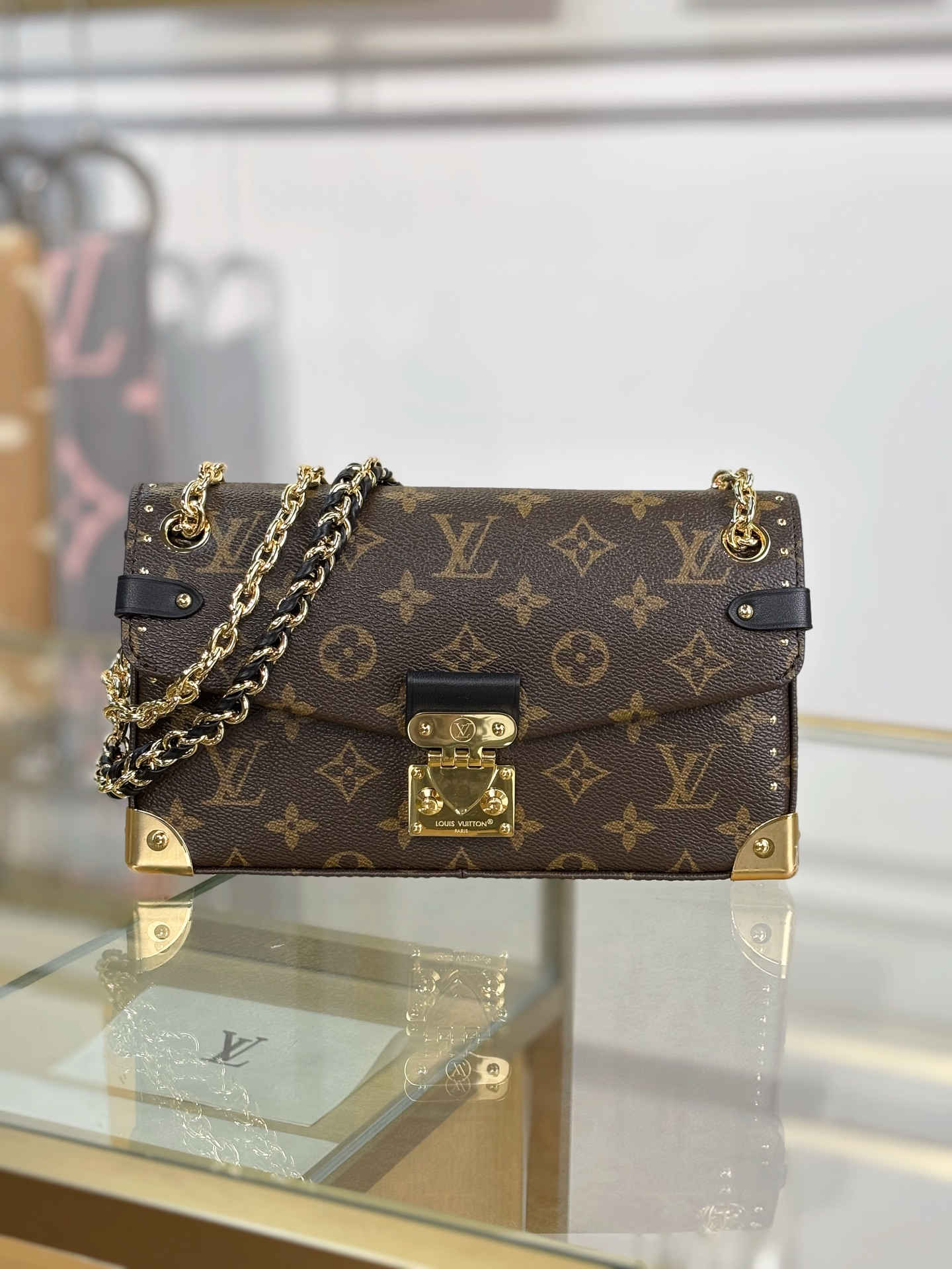 Louis Vuitton Basic Bag M-s