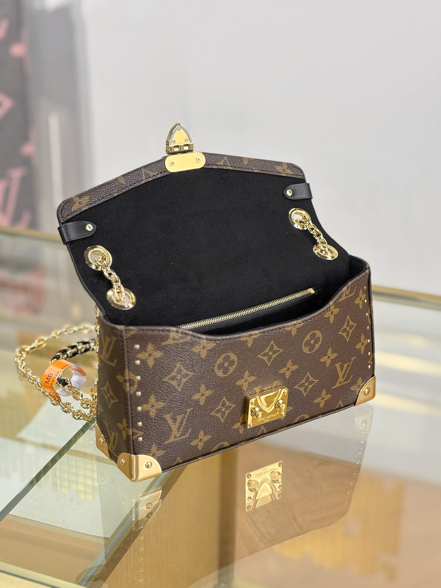 Louis Vuitton Basic Bag M-s