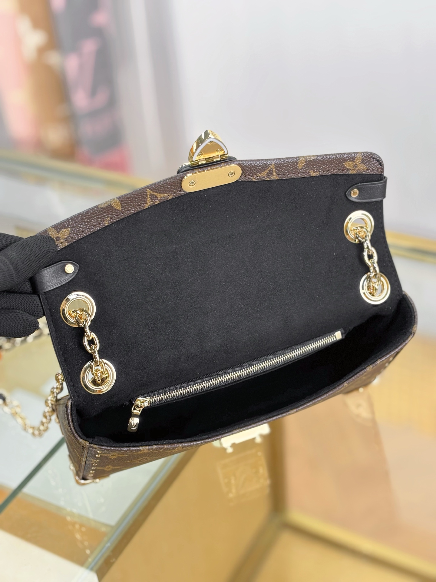 Louis Vuitton Basic Bag M-s