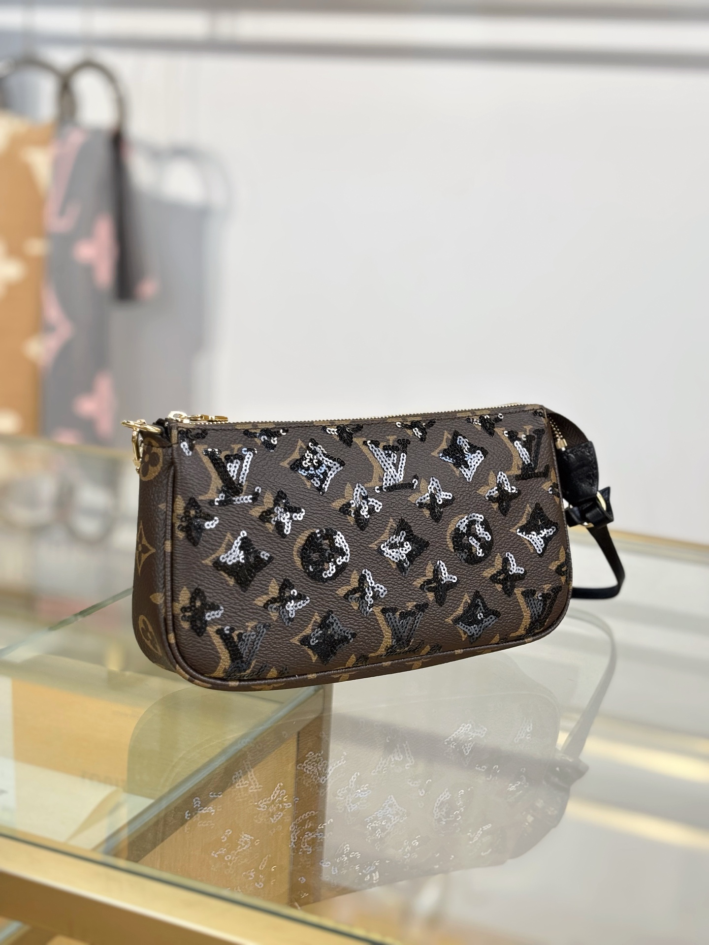 Louis Vuitton Basic Bag M