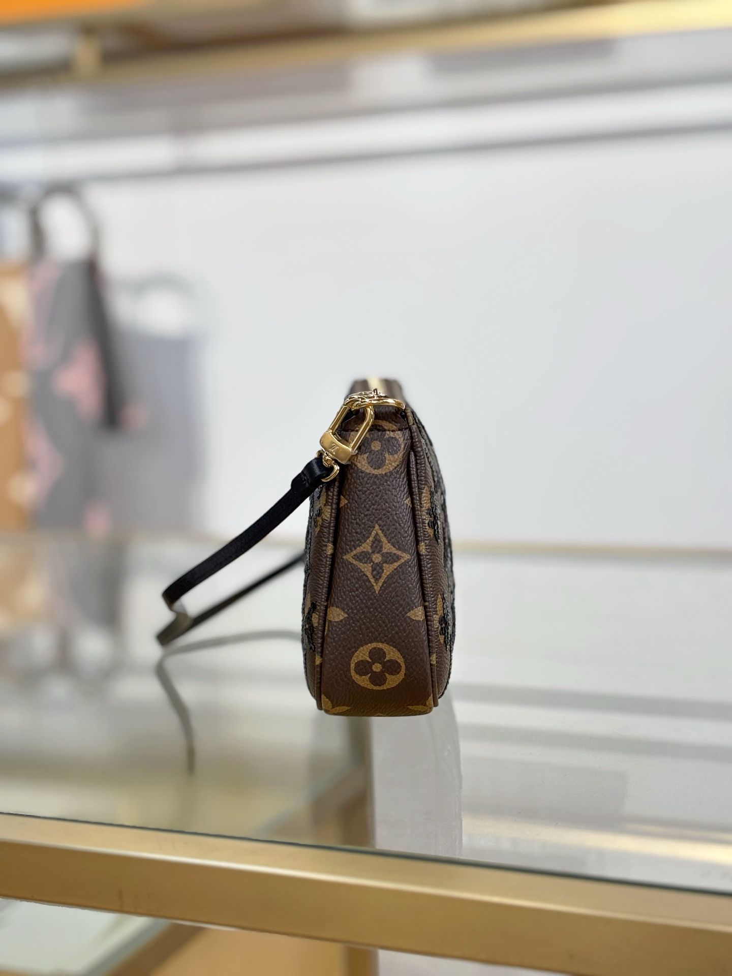 Louis Vuitton Basic Bag M