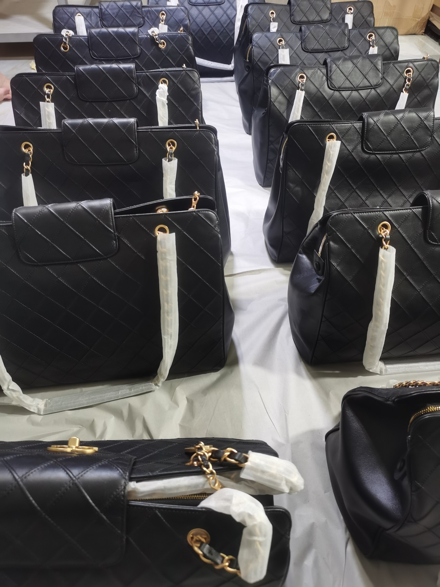 Chanel Basic Bag Cow Leather 43cm-m-l