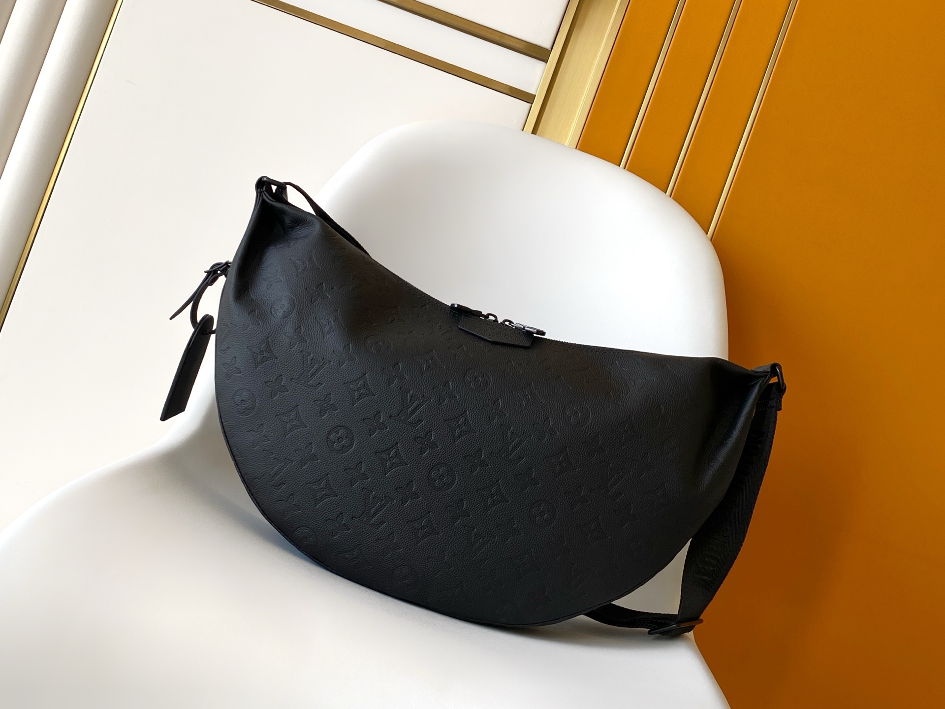 Louis Vuitton Basic Bag Cow Leather M-10cm