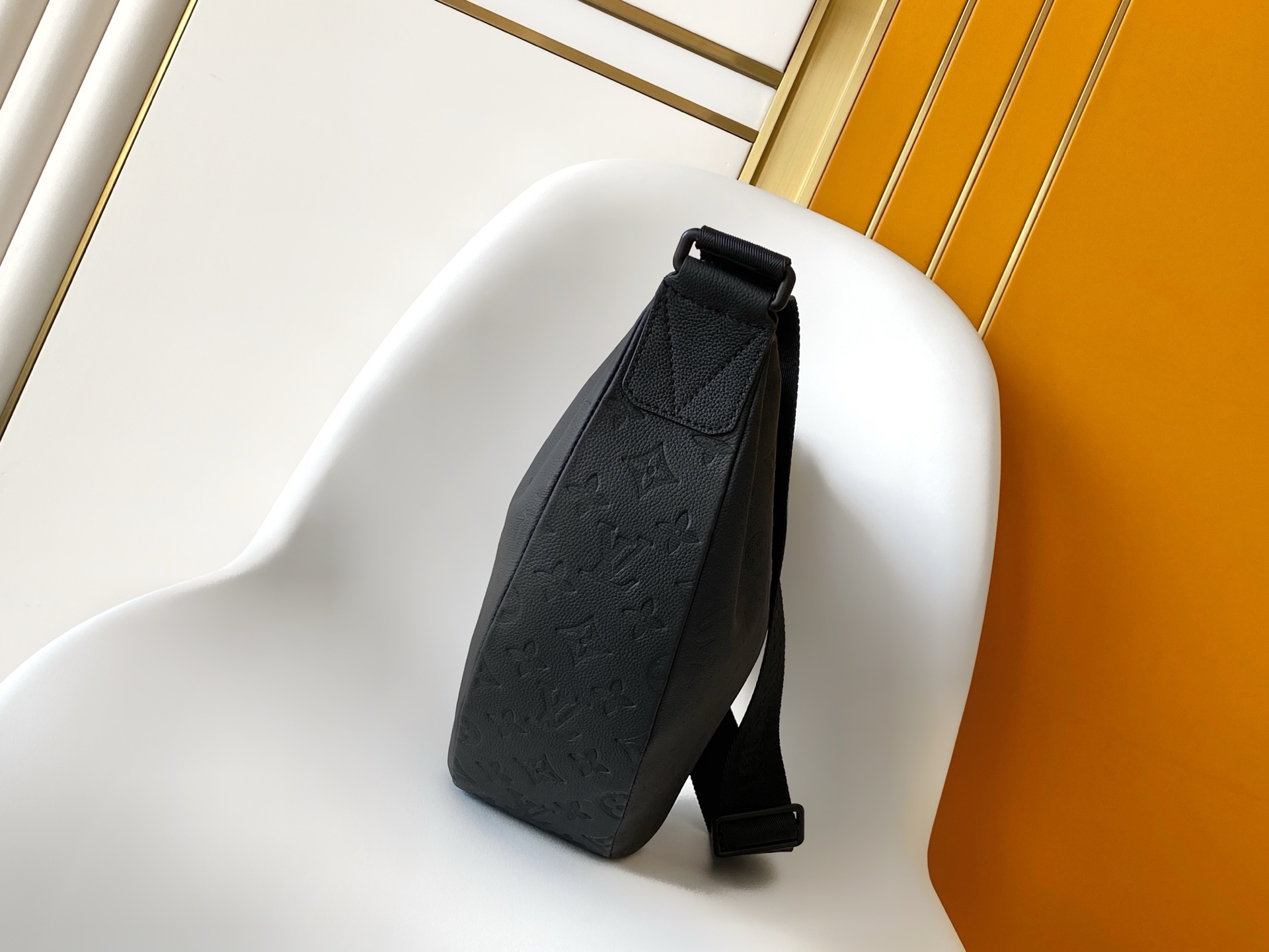 Louis Vuitton Basic Bag Cow Leather M-10cm