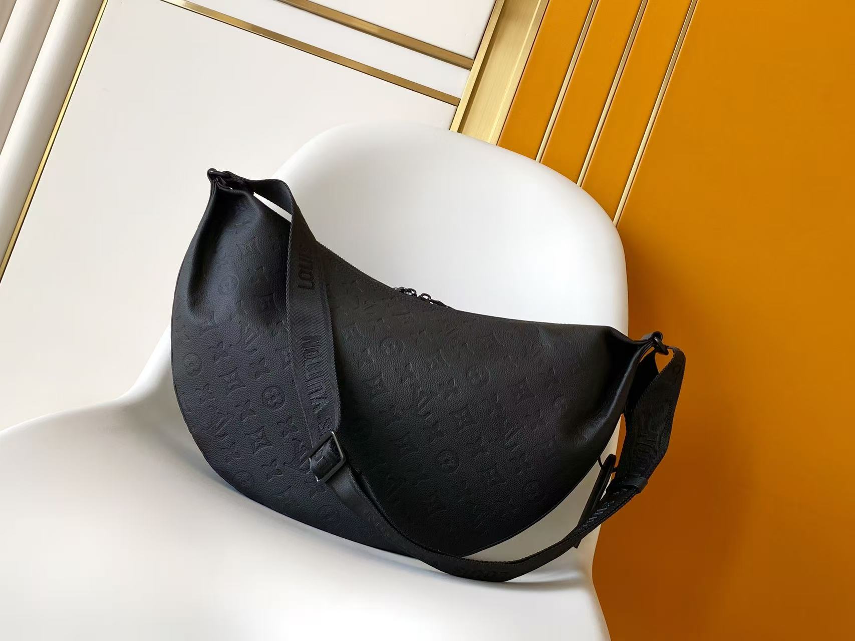 Louis Vuitton Basic Bag Cow Leather M-10cm