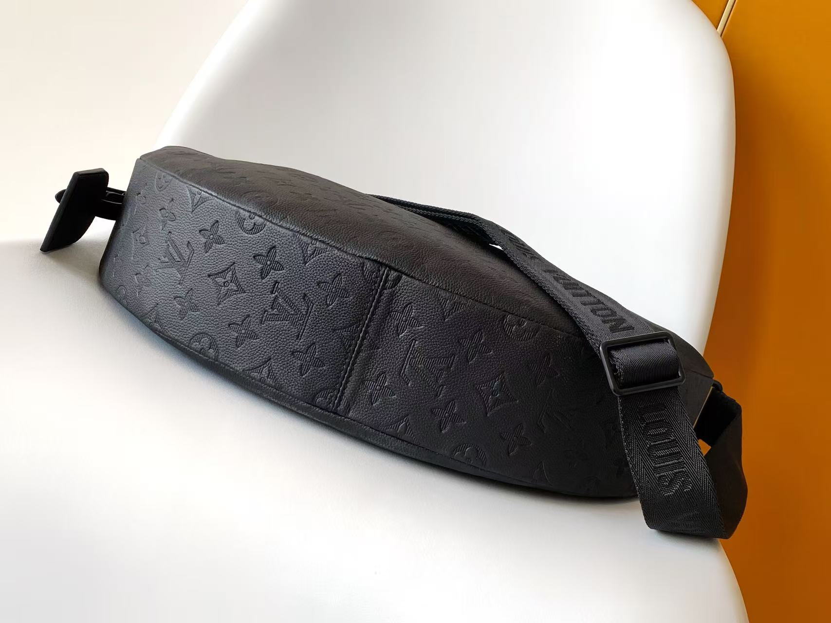 Louis Vuitton Basic Bag Cow Leather M-10cm