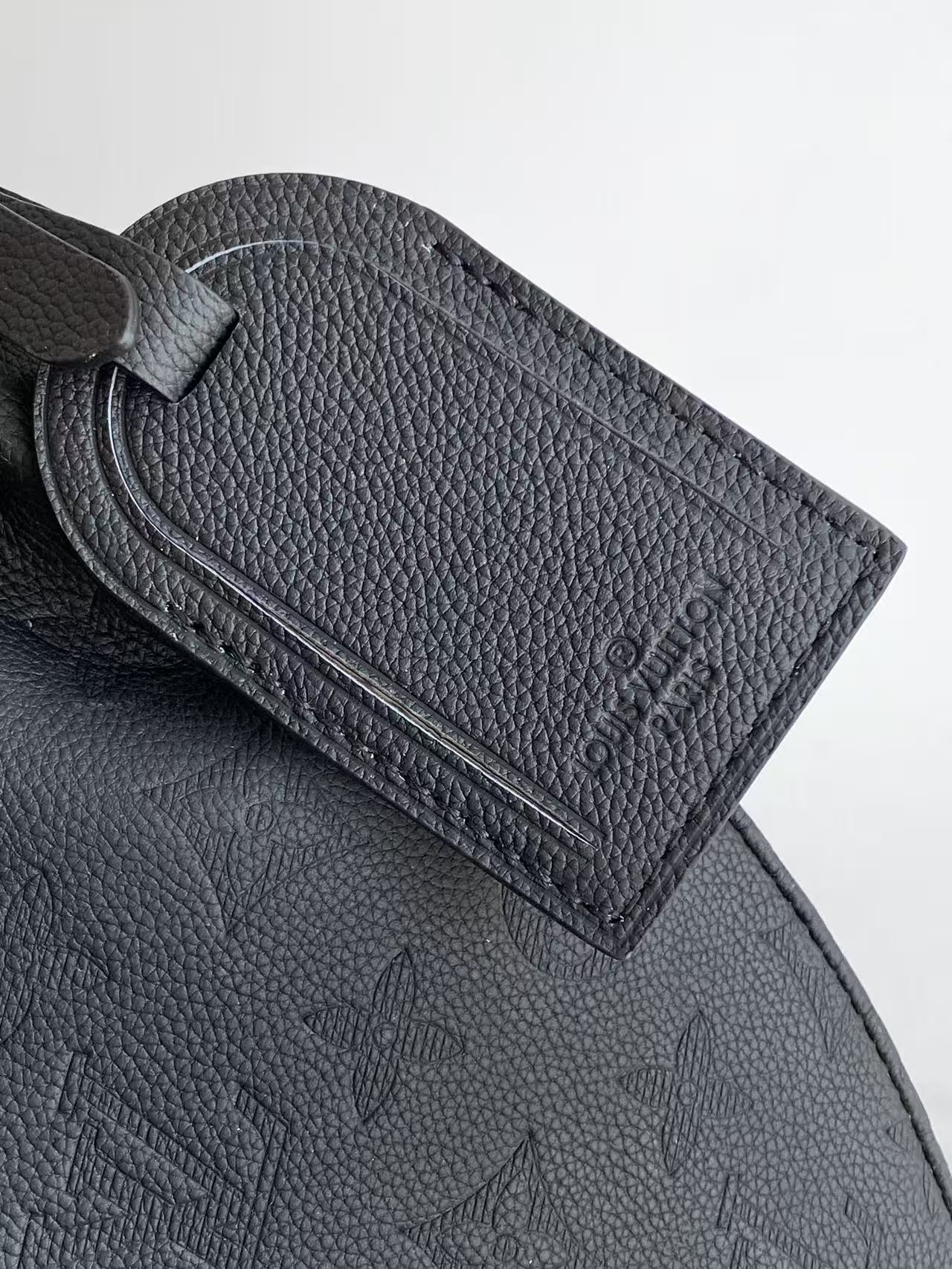 Louis Vuitton Basic Bag Cow Leather M-10cm