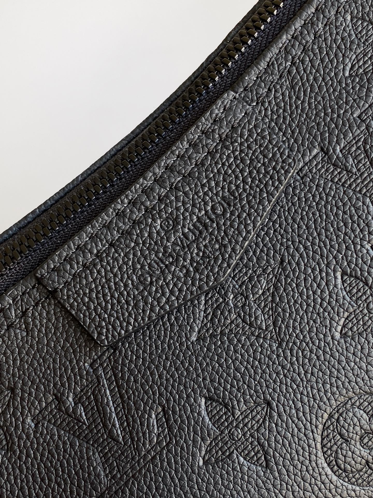 Louis Vuitton Basic Bag Cow Leather M-10cm