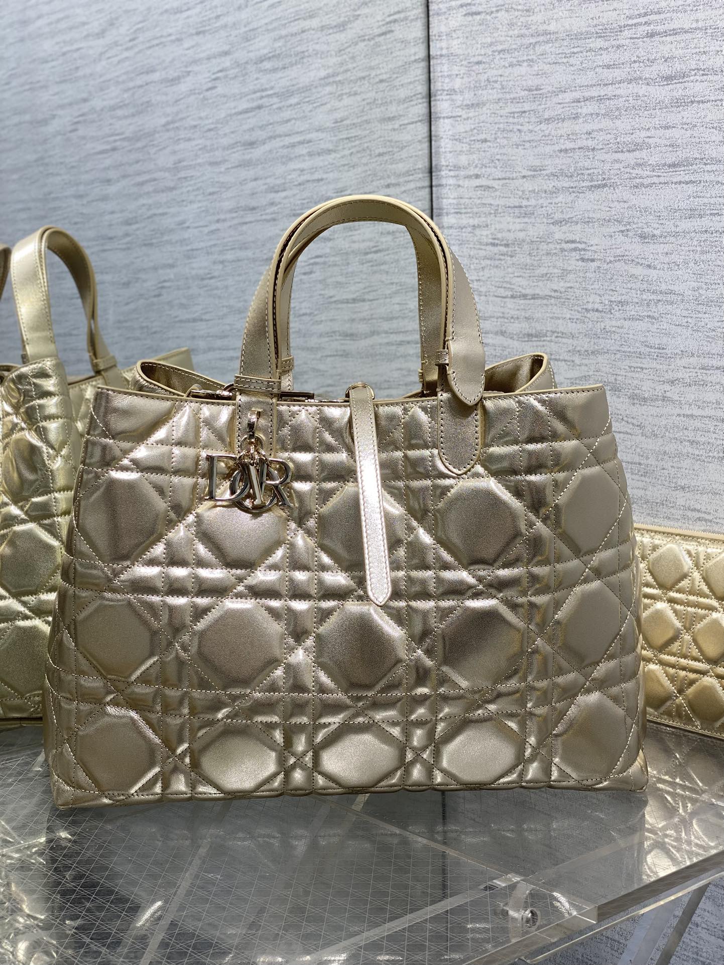 Basic Bag Cow Leather Gold Foldable 21cm-s