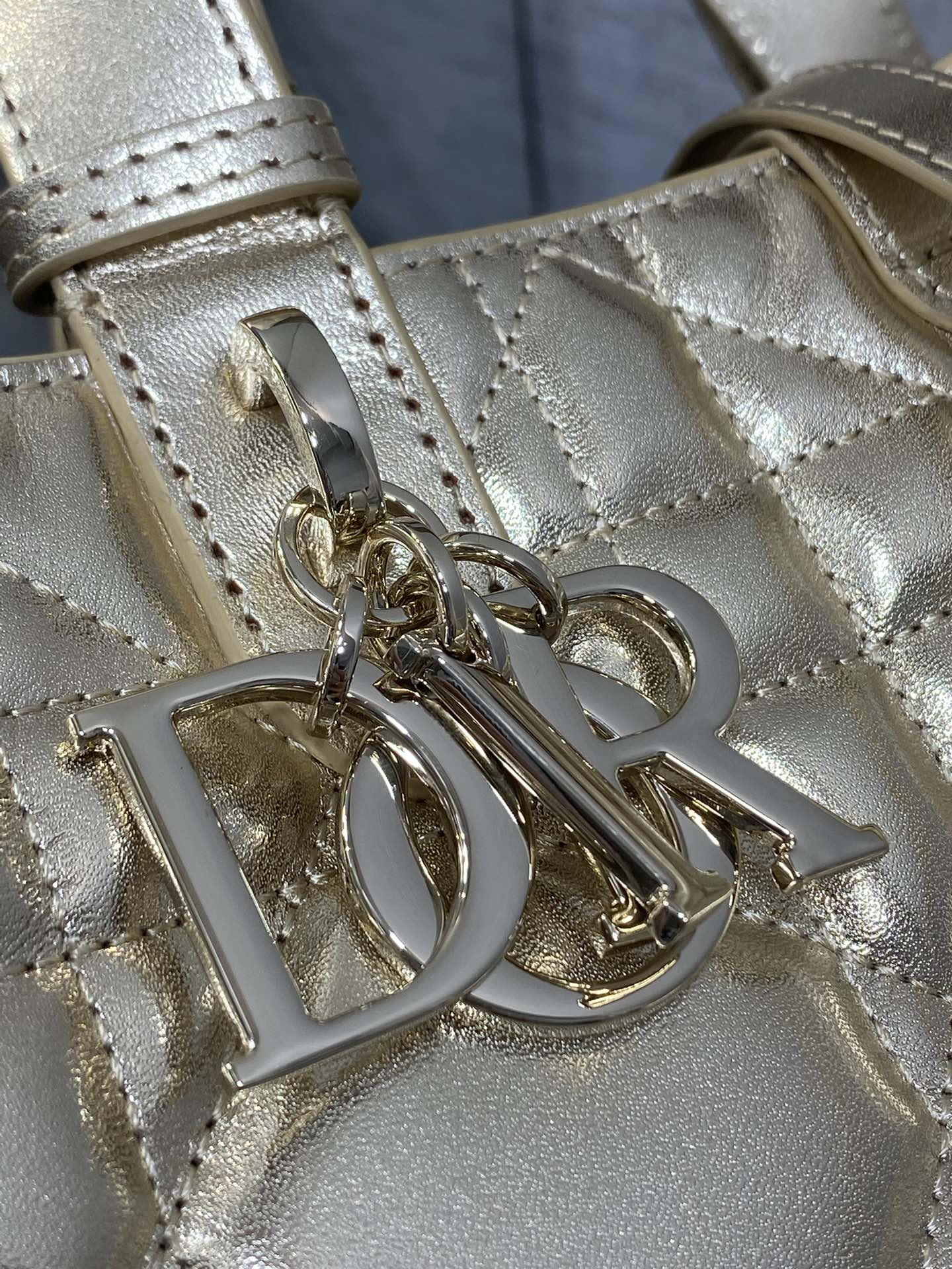 Basic Bag Cow Leather Gold Foldable 21cm-s