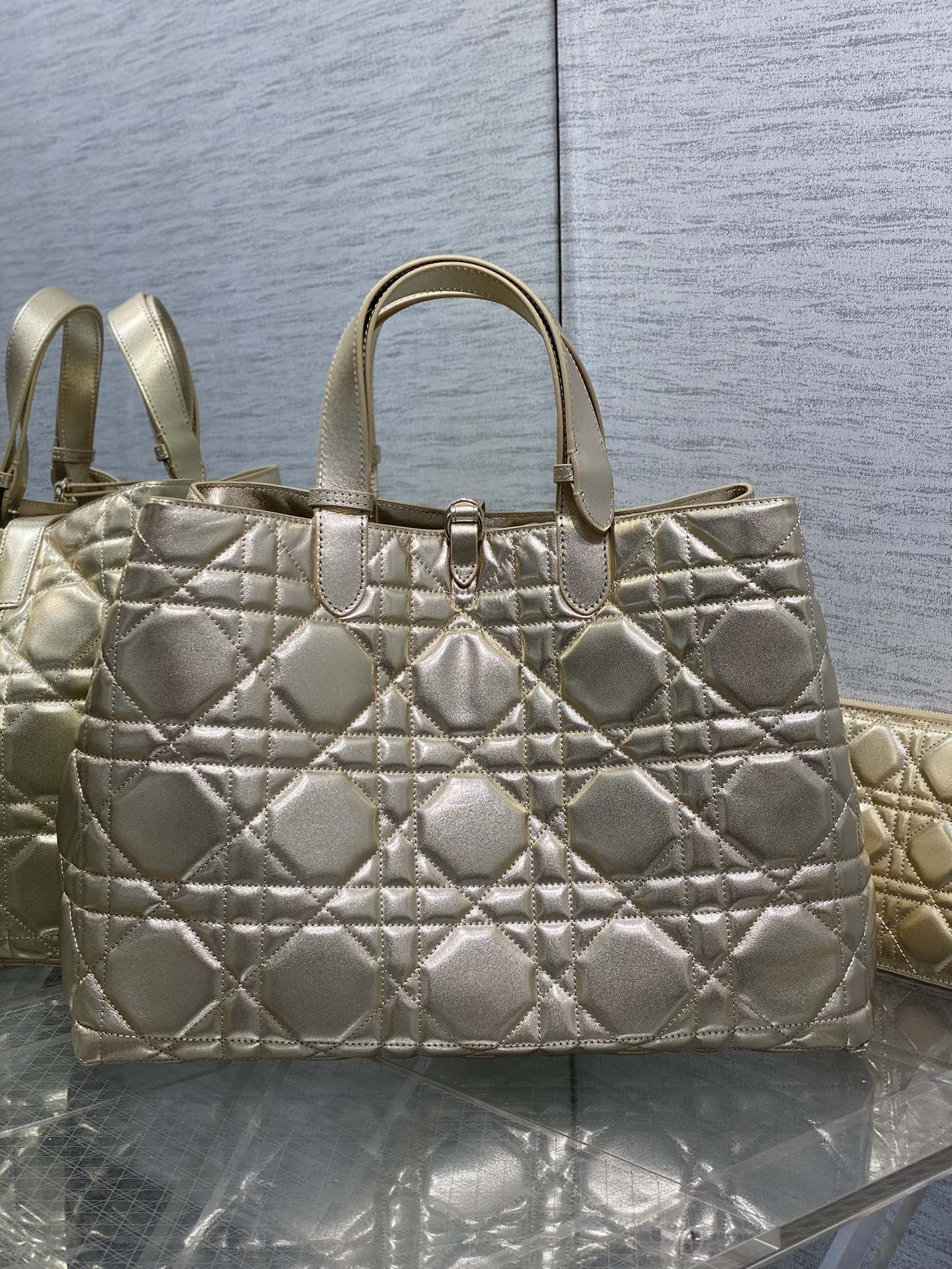 Basic Bag Cow Leather Gold Foldable 21cm-s