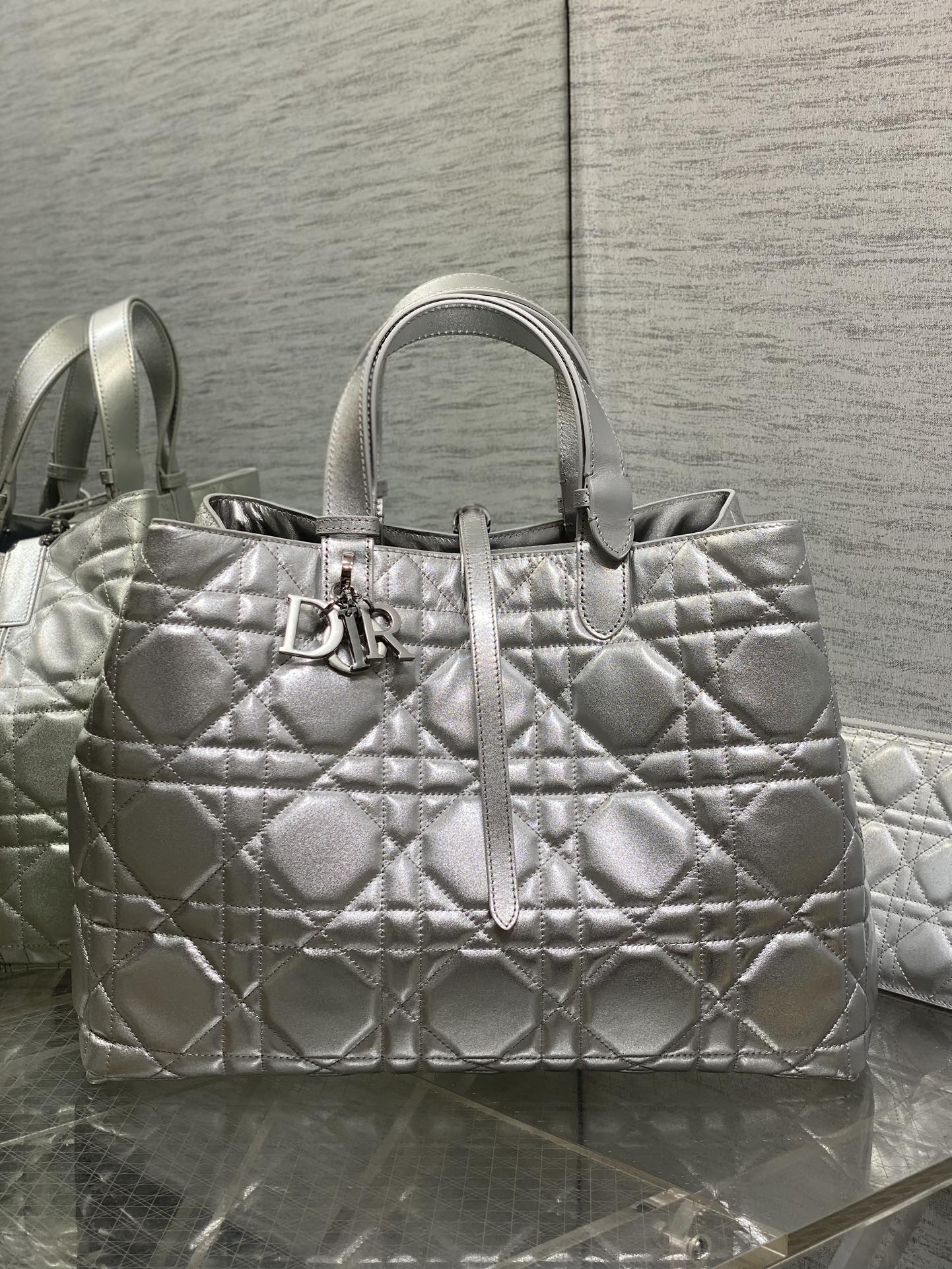 Basic Bag Cow Leather Silver Foldable 21cm-s