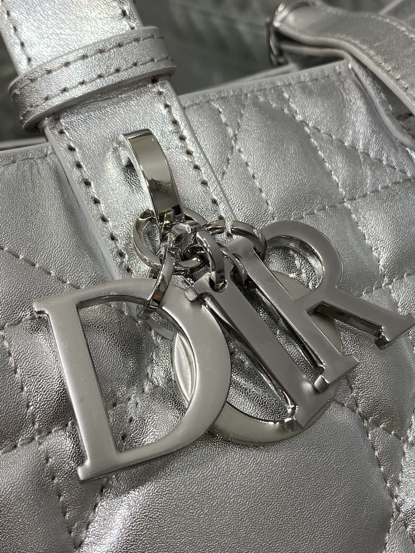 Basic Bag Cow Leather Silver Foldable 21cm-s