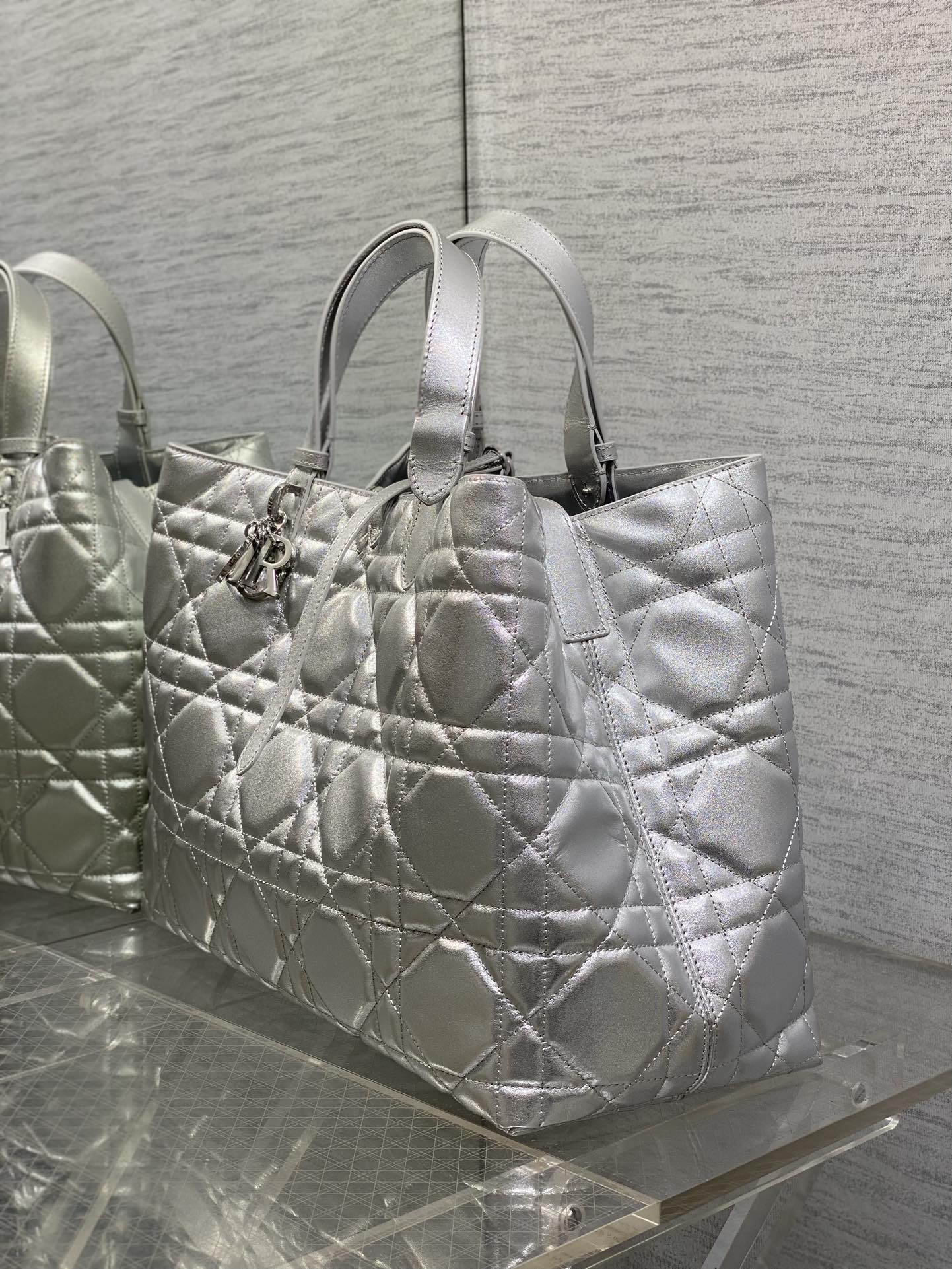 Basic Bag Cow Leather Silver Foldable 21cm-s