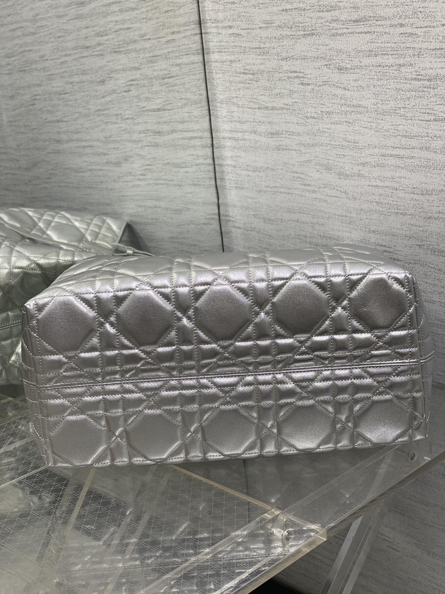 Basic Bag Cow Leather Silver Foldable 21cm-s