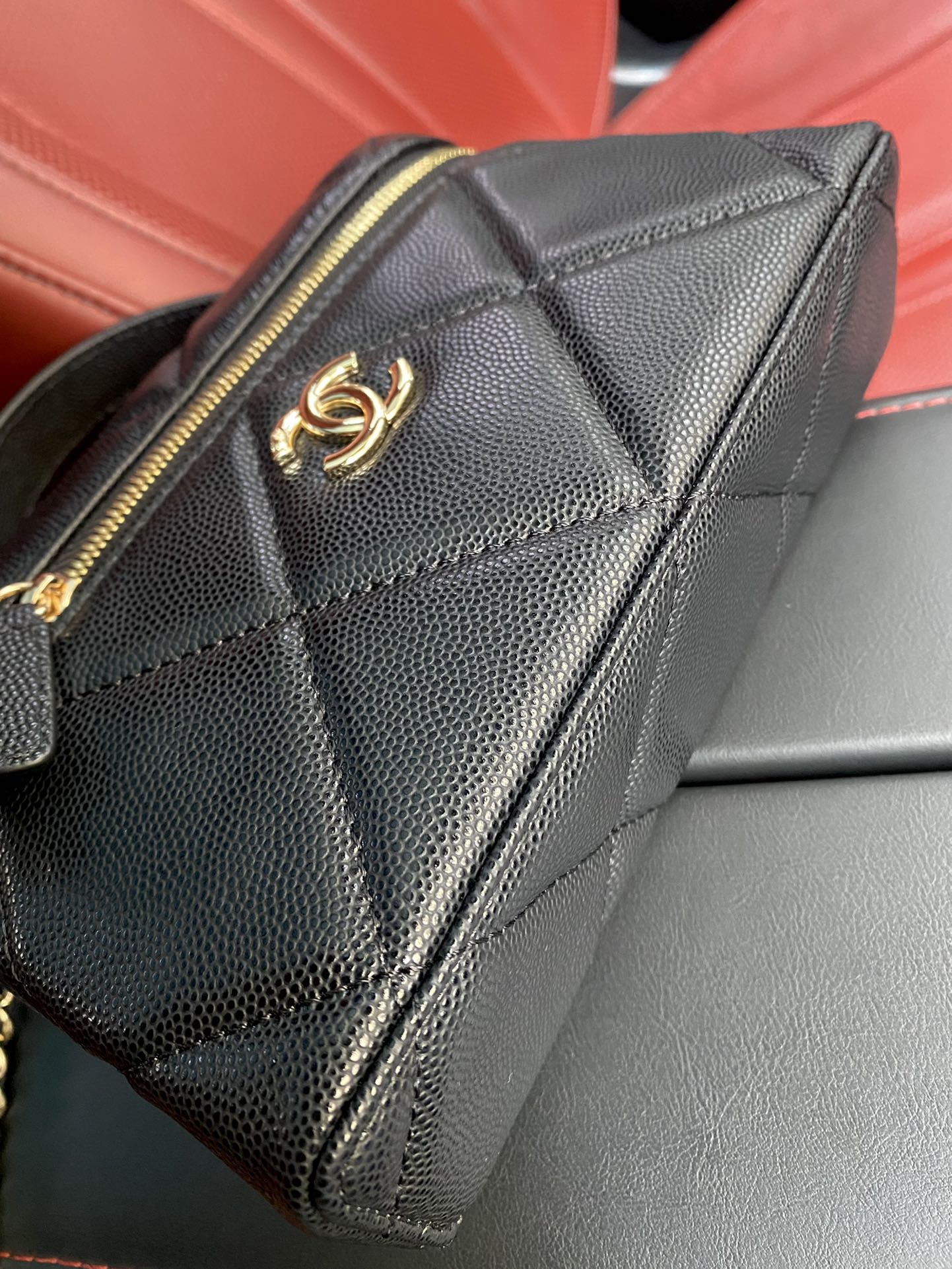 Basic Bag Cow Leather Black M