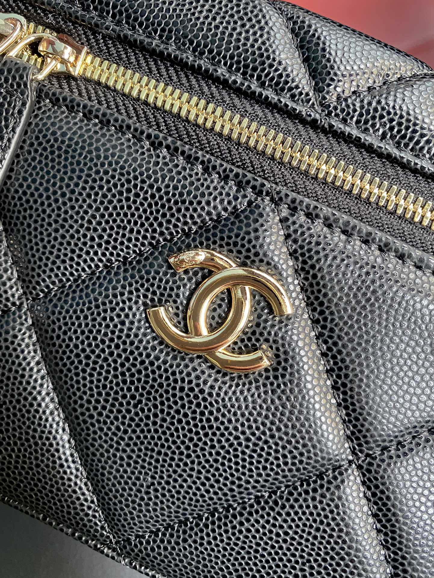 Basic Bag Cow Leather Black M