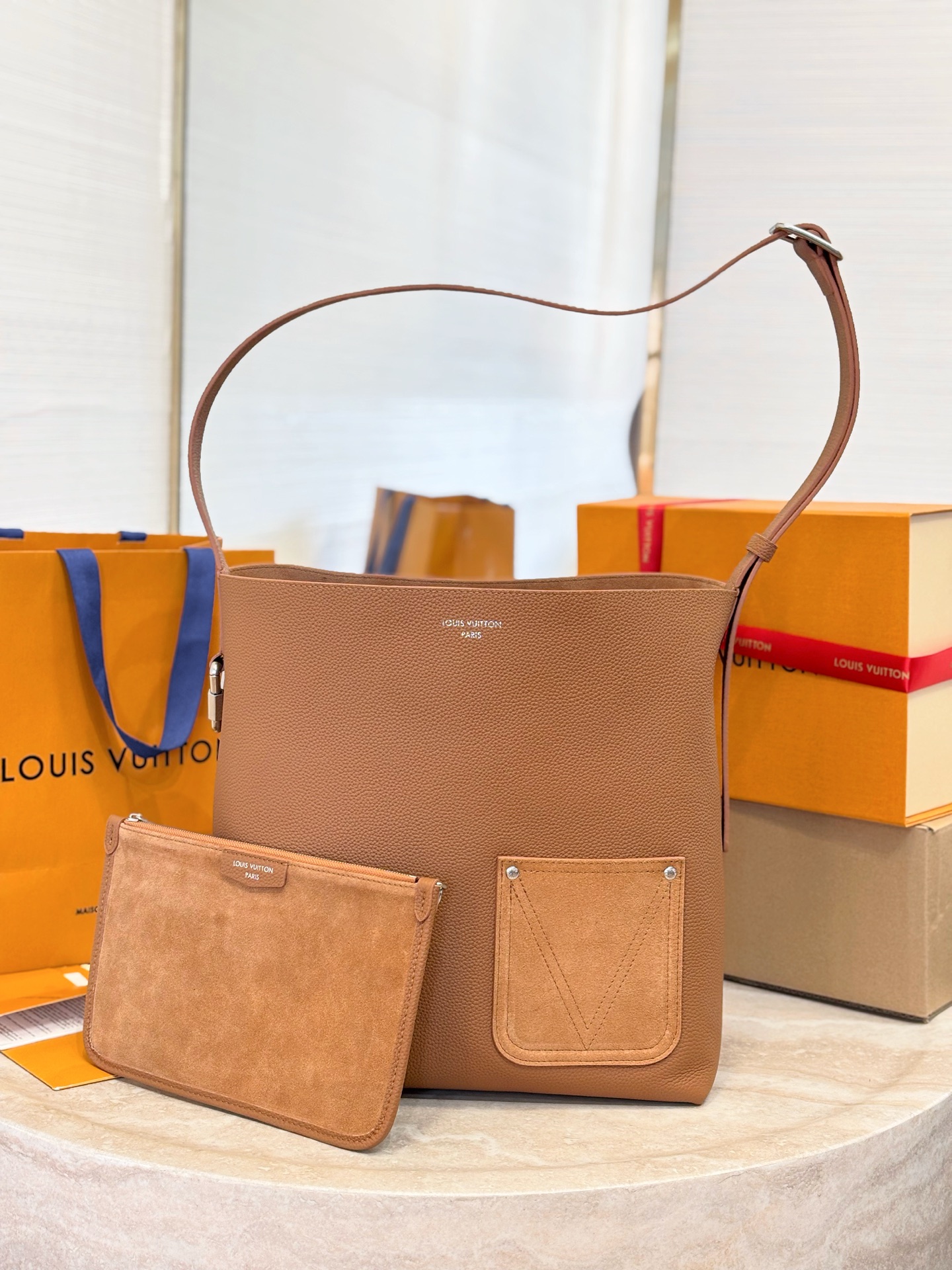 Louis Vuitton Basic Bag Cow Leather M-l-s