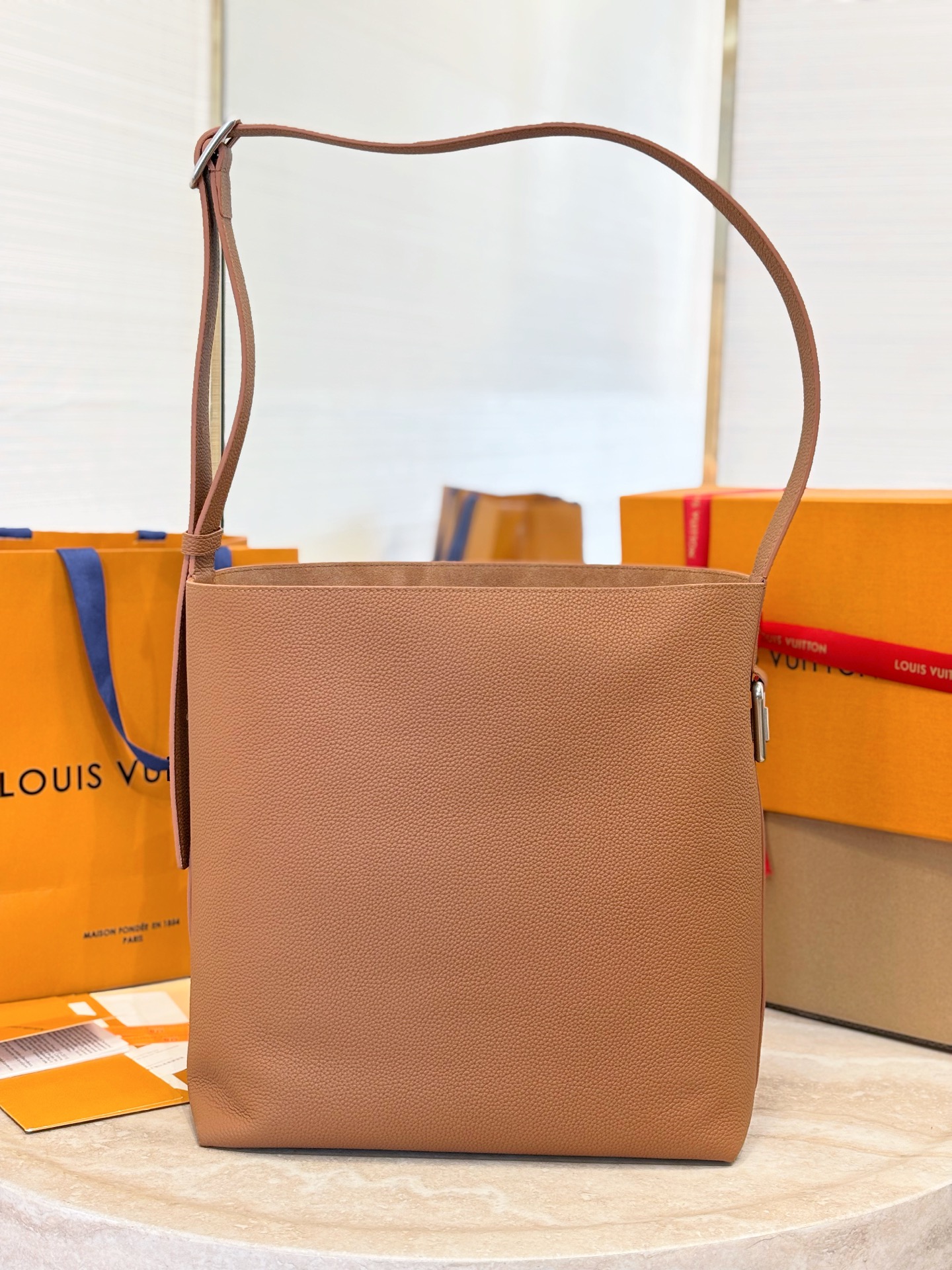 Louis Vuitton Basic Bag Cow Leather M-l-s