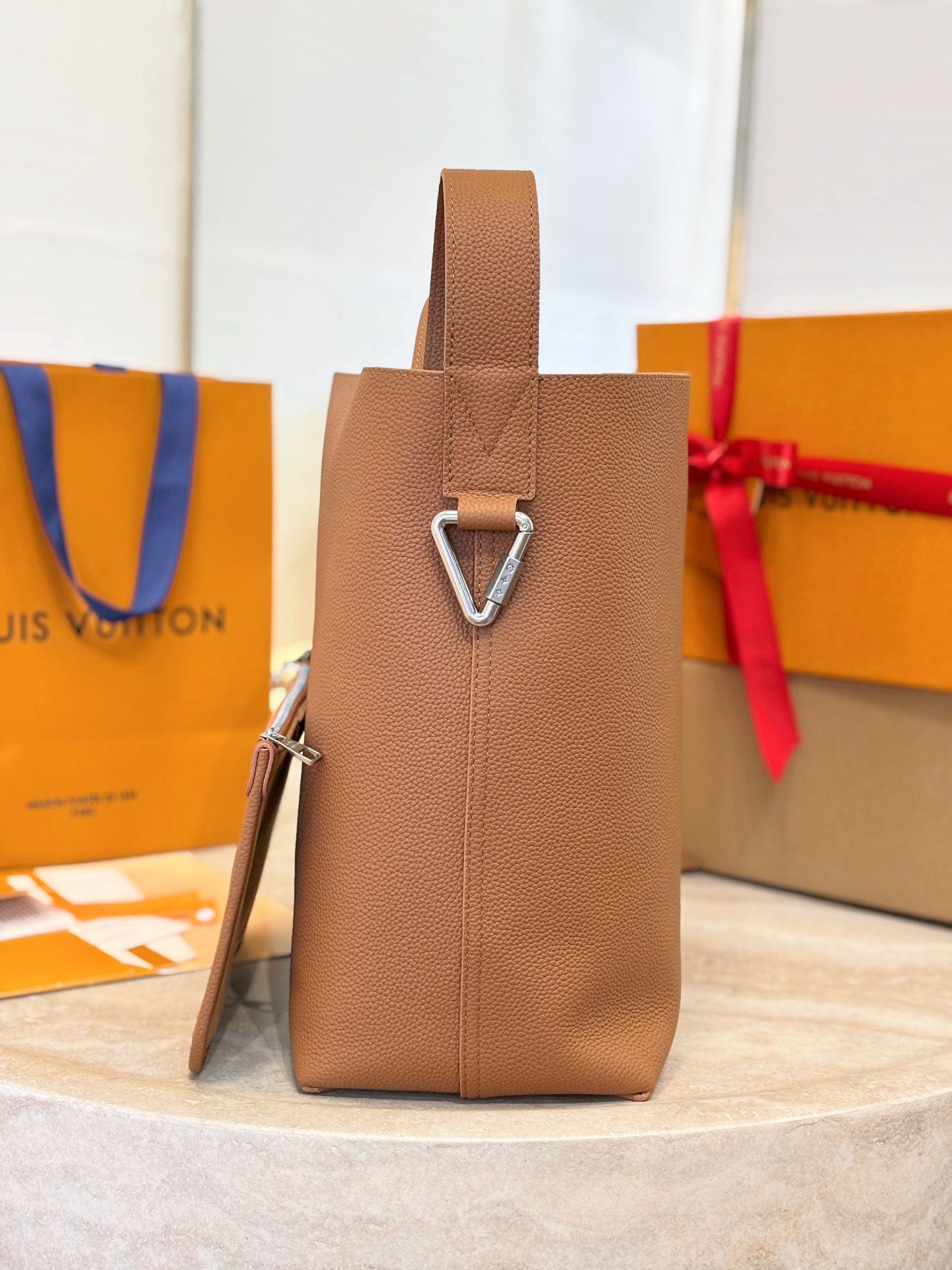 Louis Vuitton Basic Bag Cow Leather M-l-s