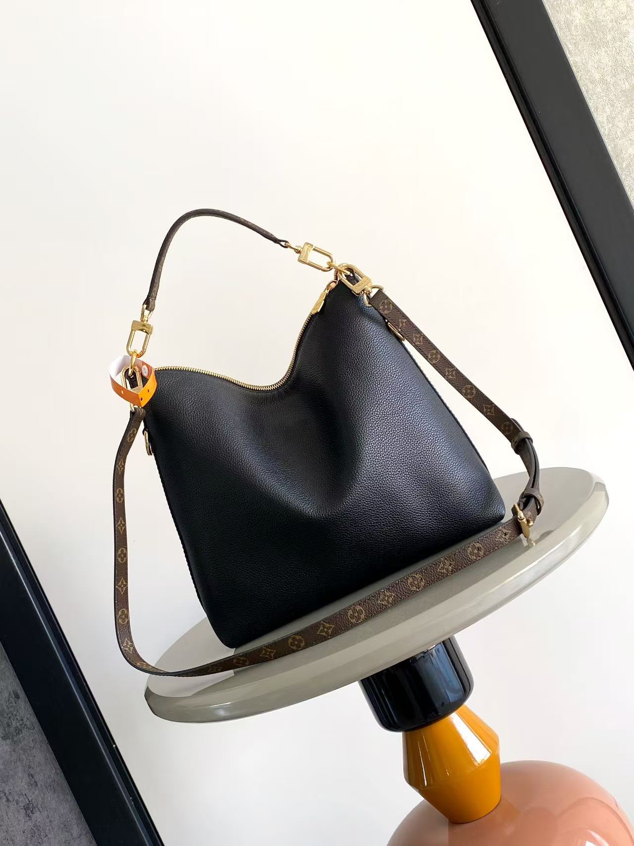 Louis Vuitton Basic Bag Canvas M-l-s