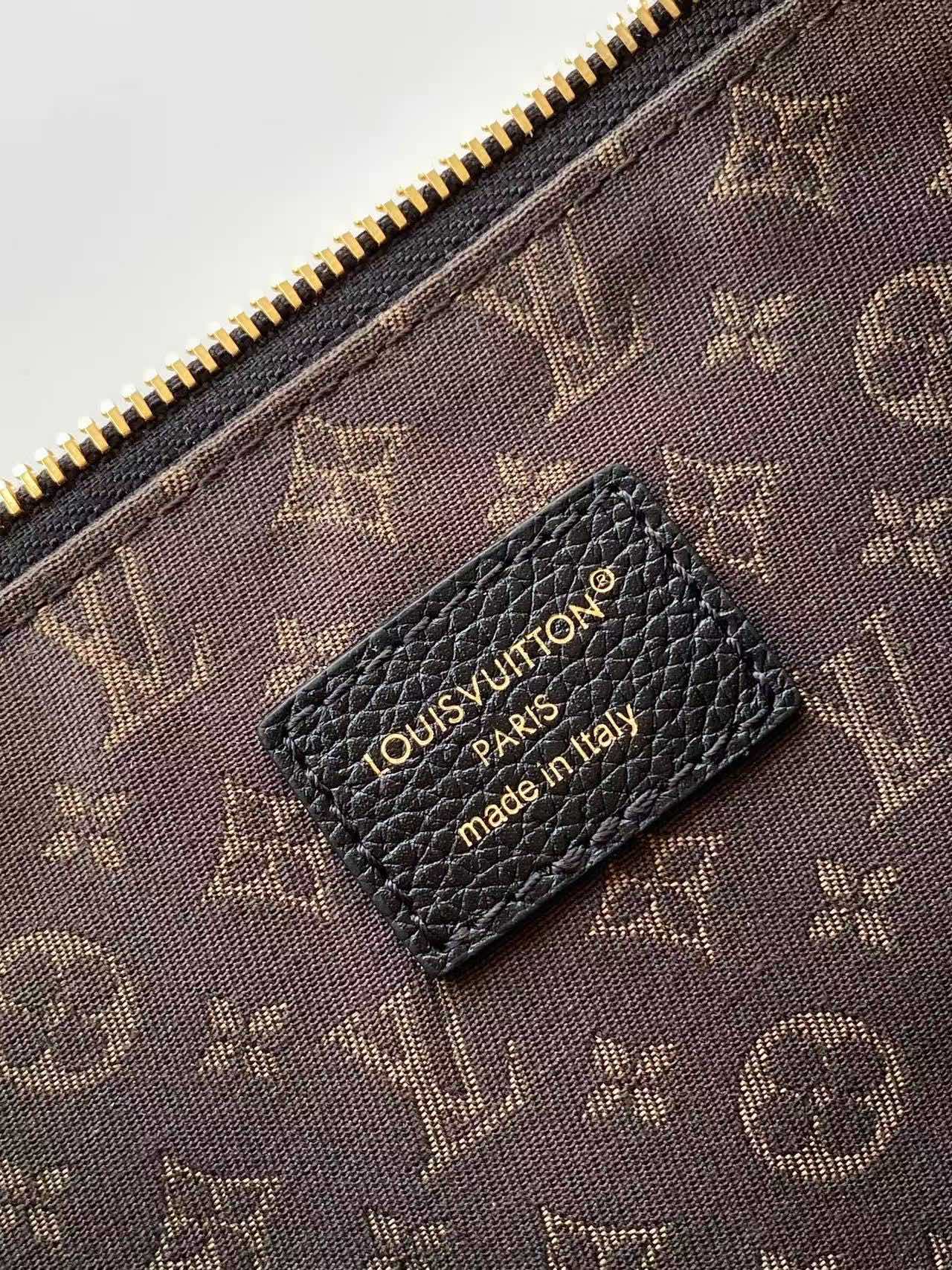 Louis Vuitton Basic Bag Canvas M-l-s