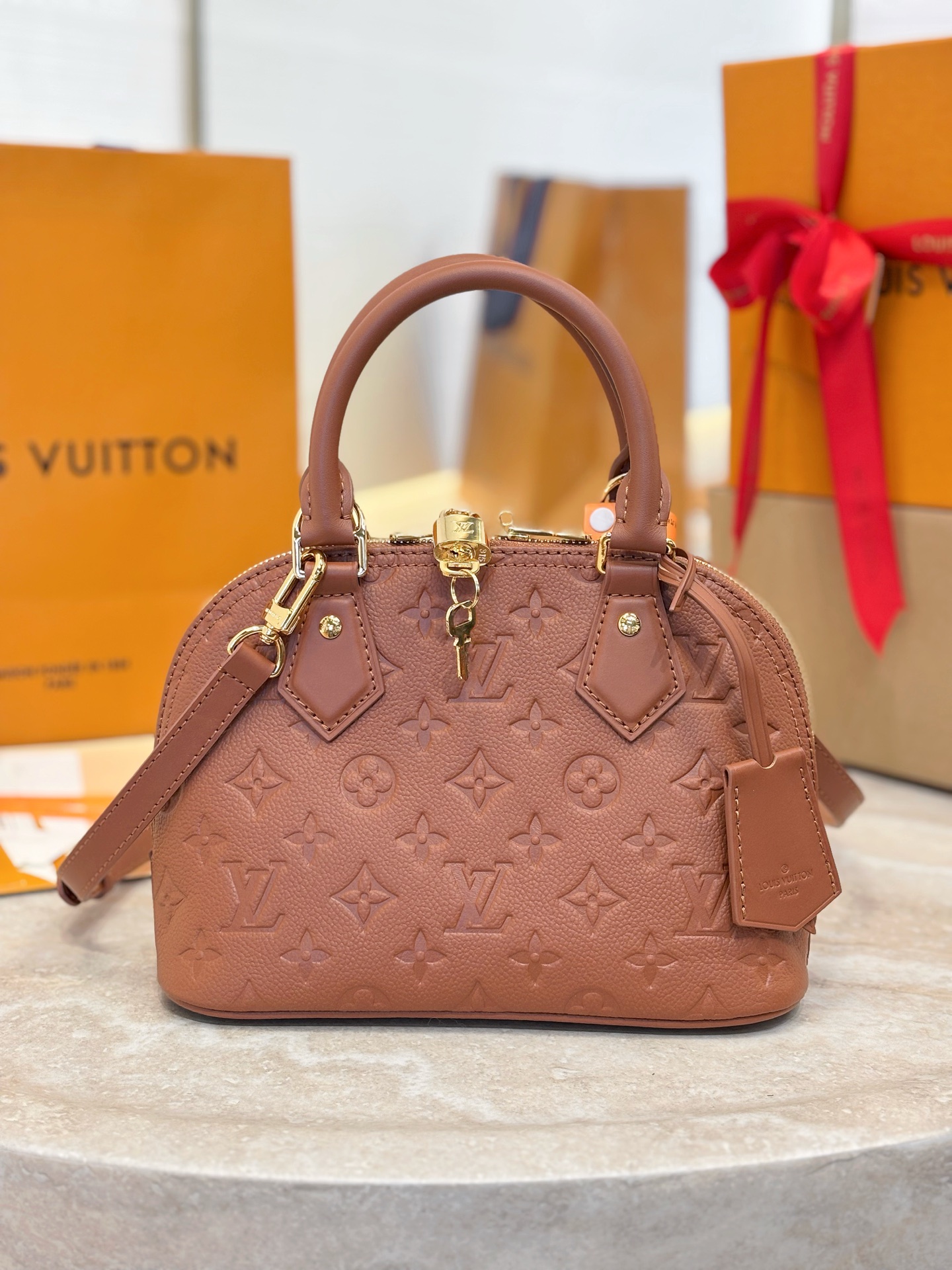 Louis Vuitton Tote Bag Gold M-l-s