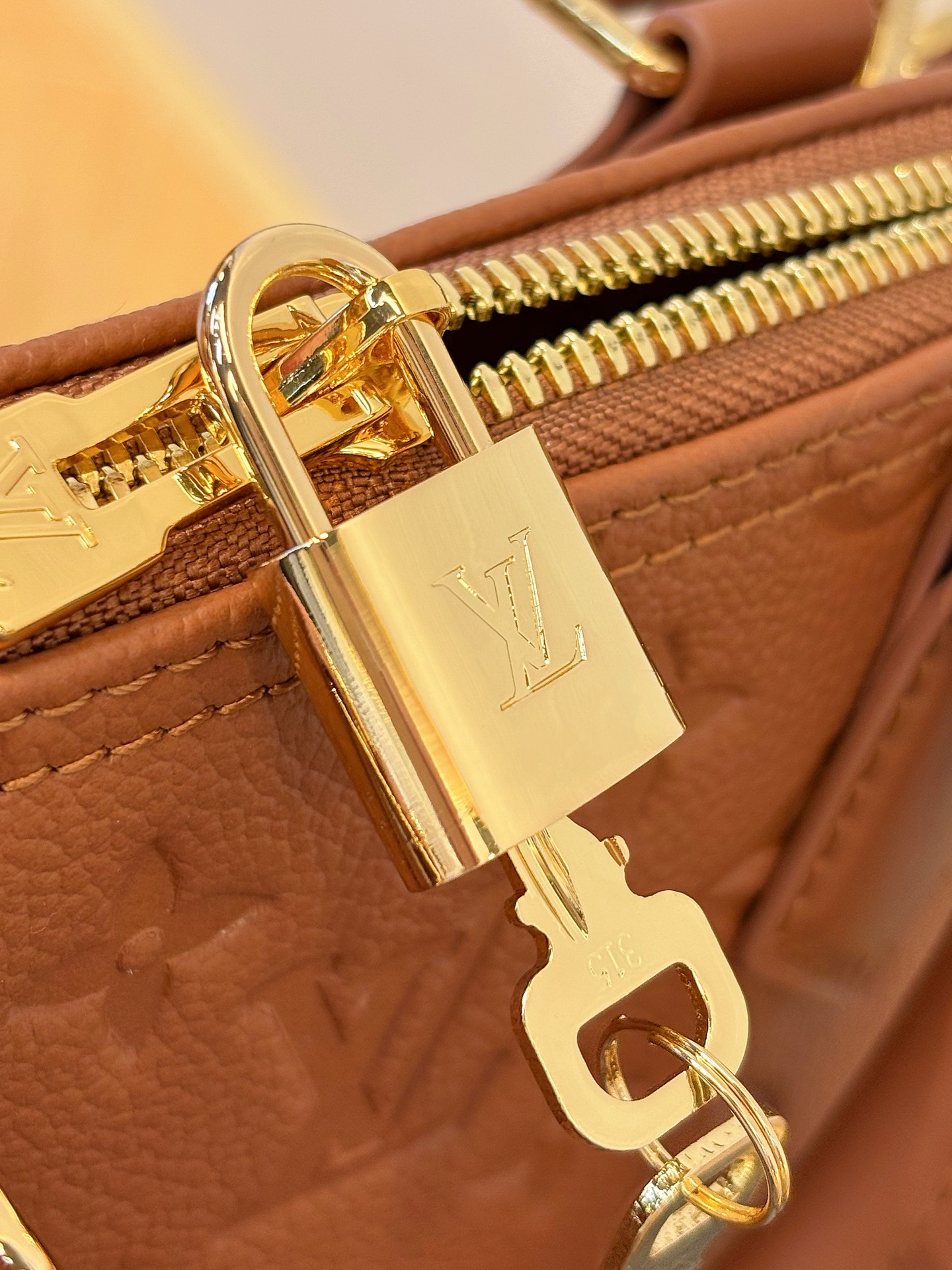 Louis Vuitton Tote Bag Gold M-l-s