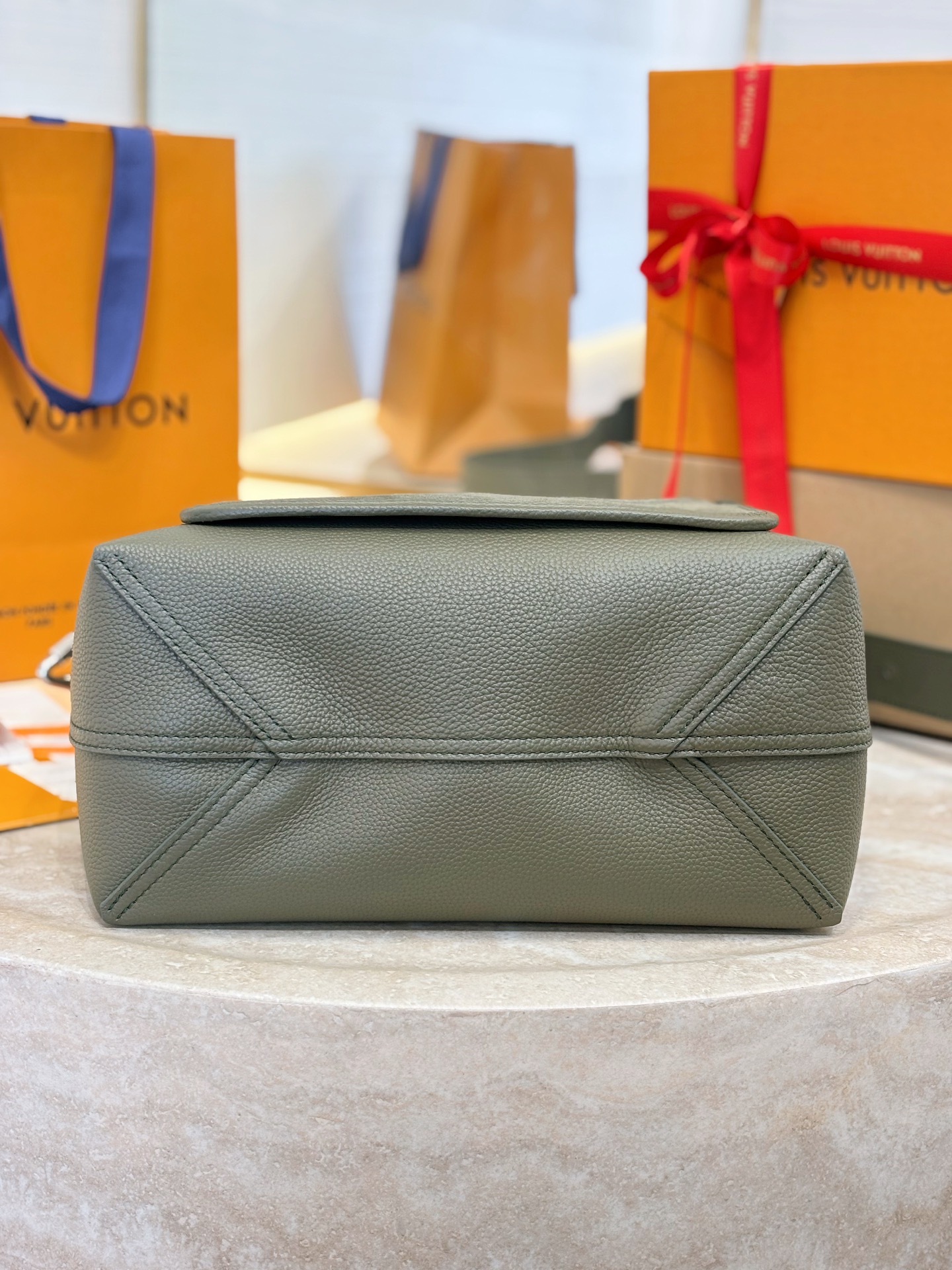 Louis Vuitton Basic Bag Cow Leather M-l-s