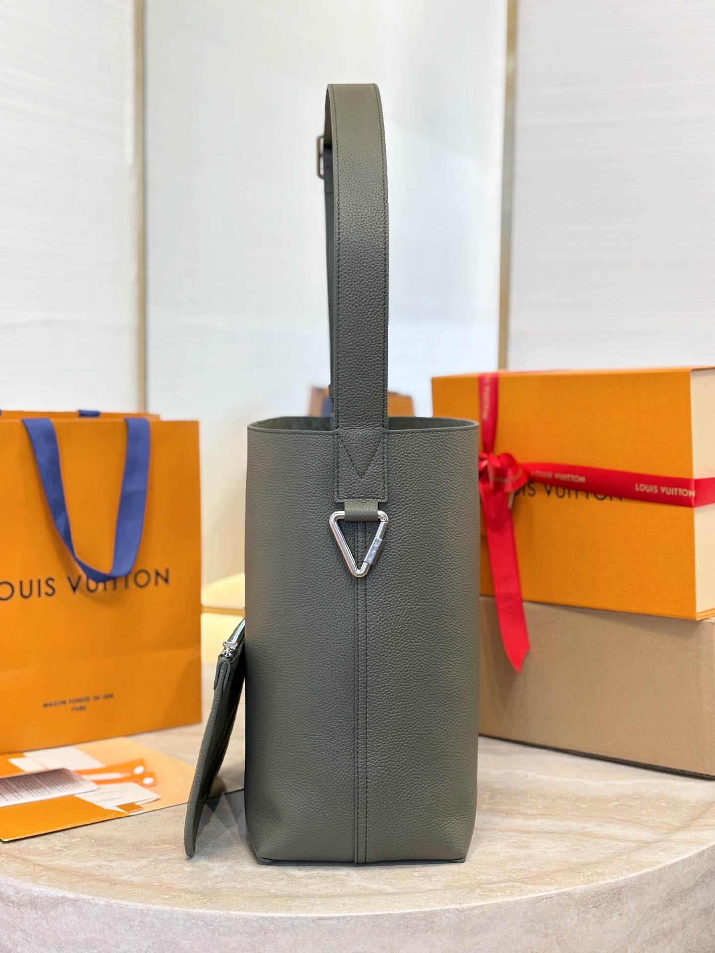 Louis Vuitton Basic Bag Cow Leather M-l-s