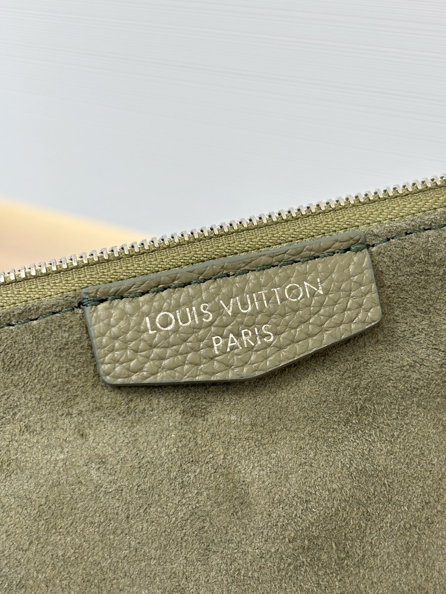 Louis Vuitton Basic Bag Cow Leather M-l-s