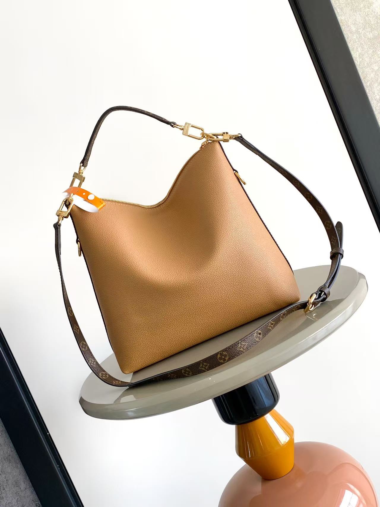 Louis Vuitton Basic Bag Canvas M-l-s