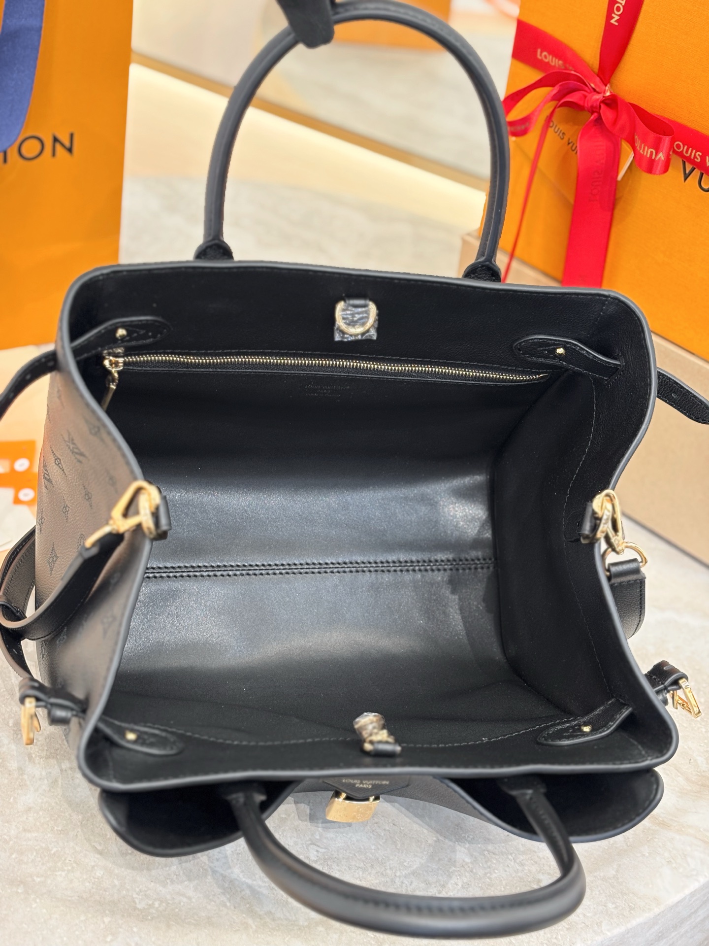 Louis Vuitton Basic Bag Cow Leather M-s