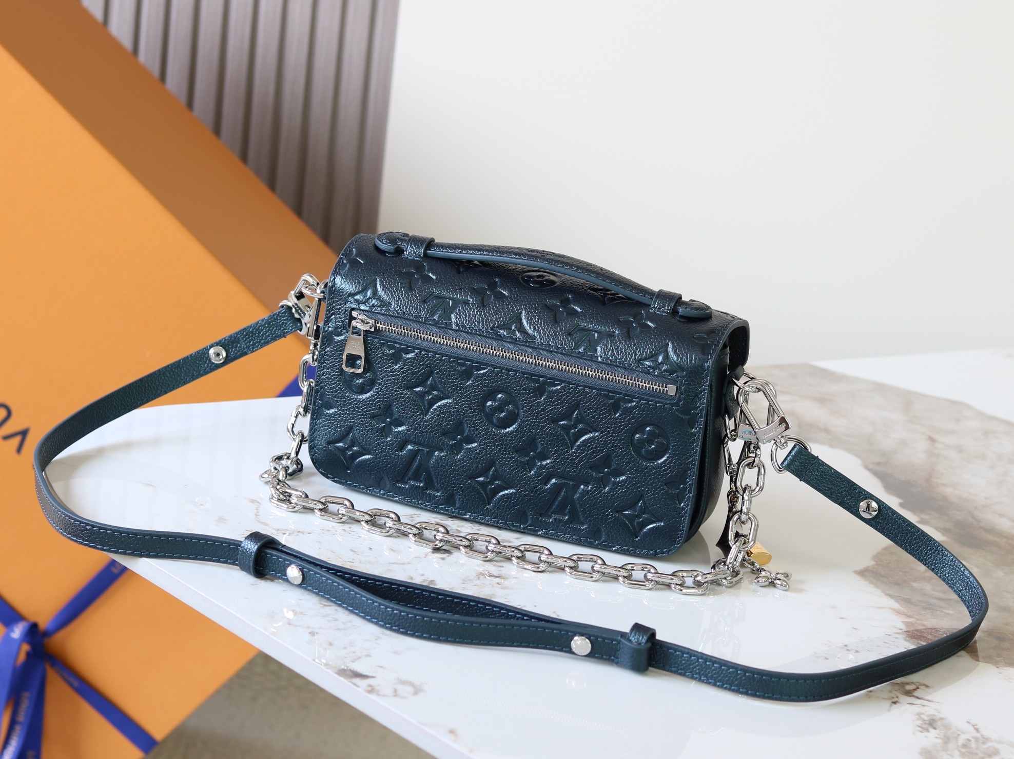 Louis Vuitton Basic Bag Cow Leather M-l-s