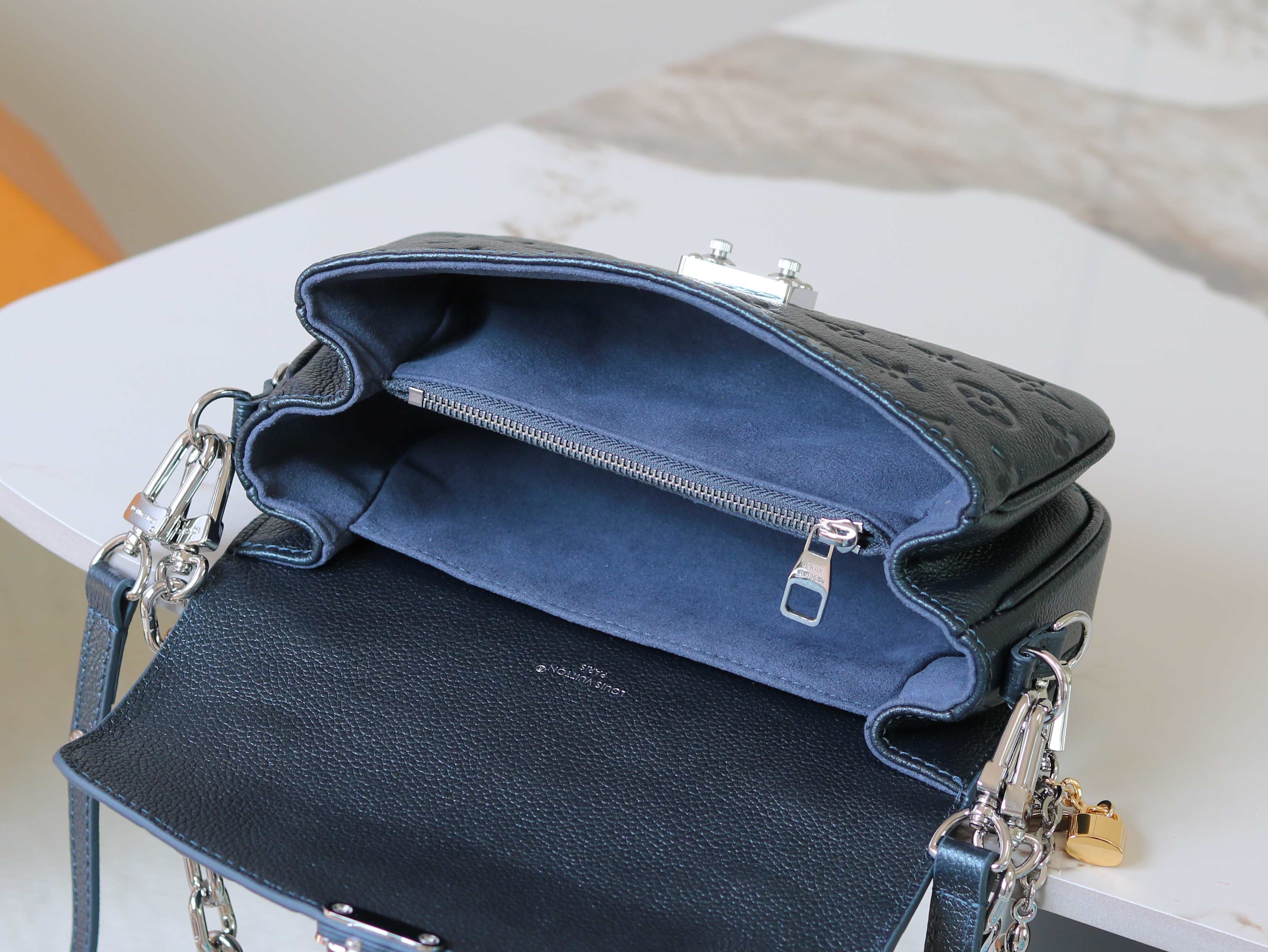 Louis Vuitton Basic Bag Cow Leather M-l-s