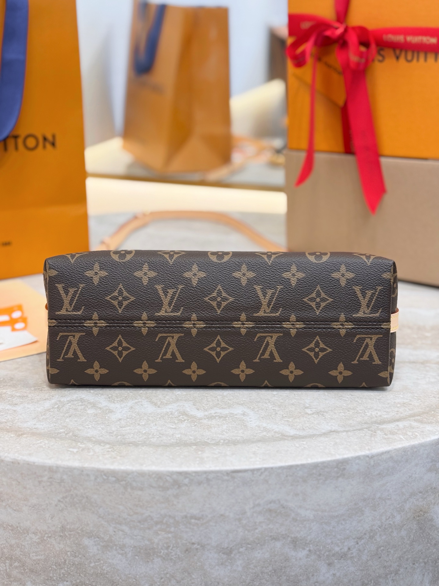 Louis Vuitton Basic Bag Cow Leather 30cm-m-l-s