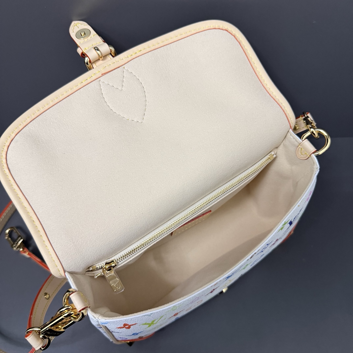 Louis Vuitton Basic Bag Cow Leather M