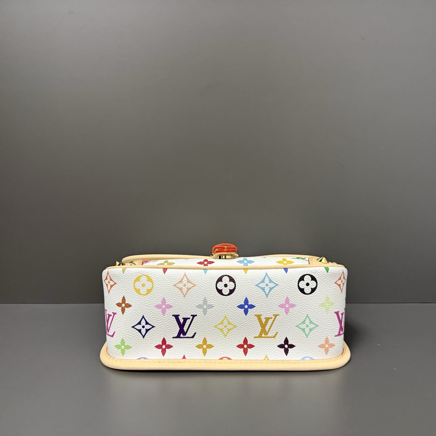 Louis Vuitton Basic Bag Cow Leather M