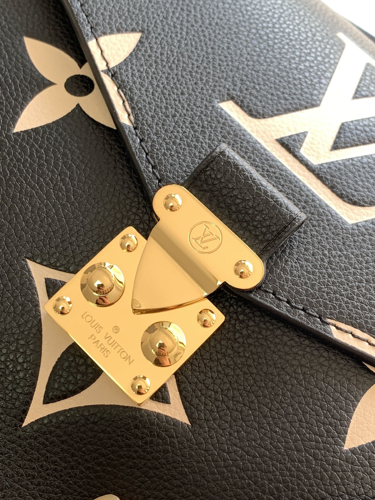 Louis Vuitton Basic Bag Black M-l-s