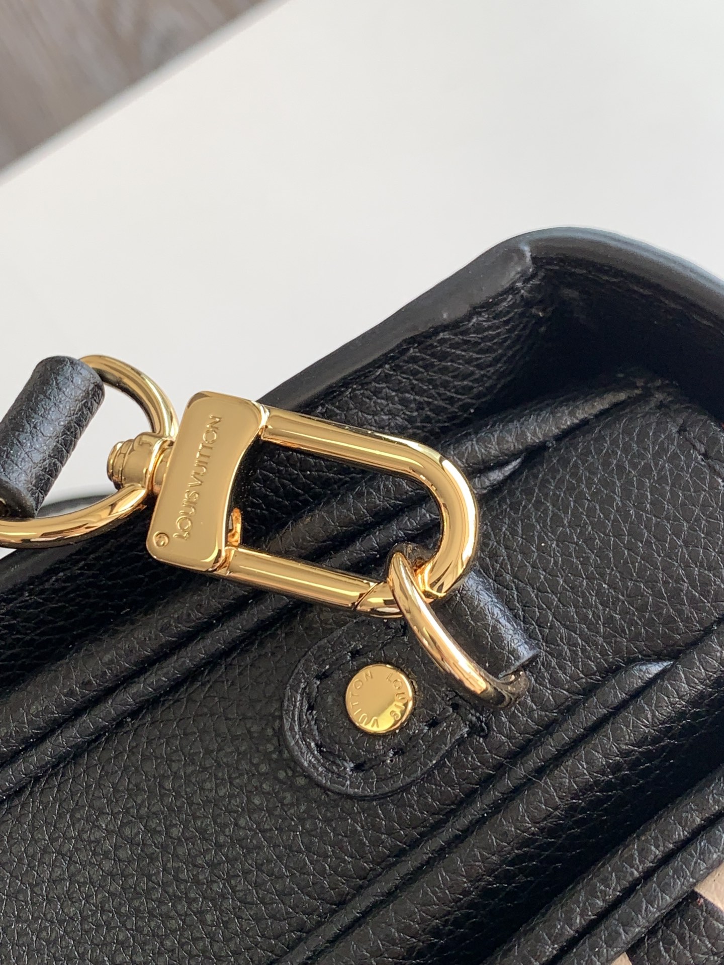 Louis Vuitton Basic Bag Black M-l-s